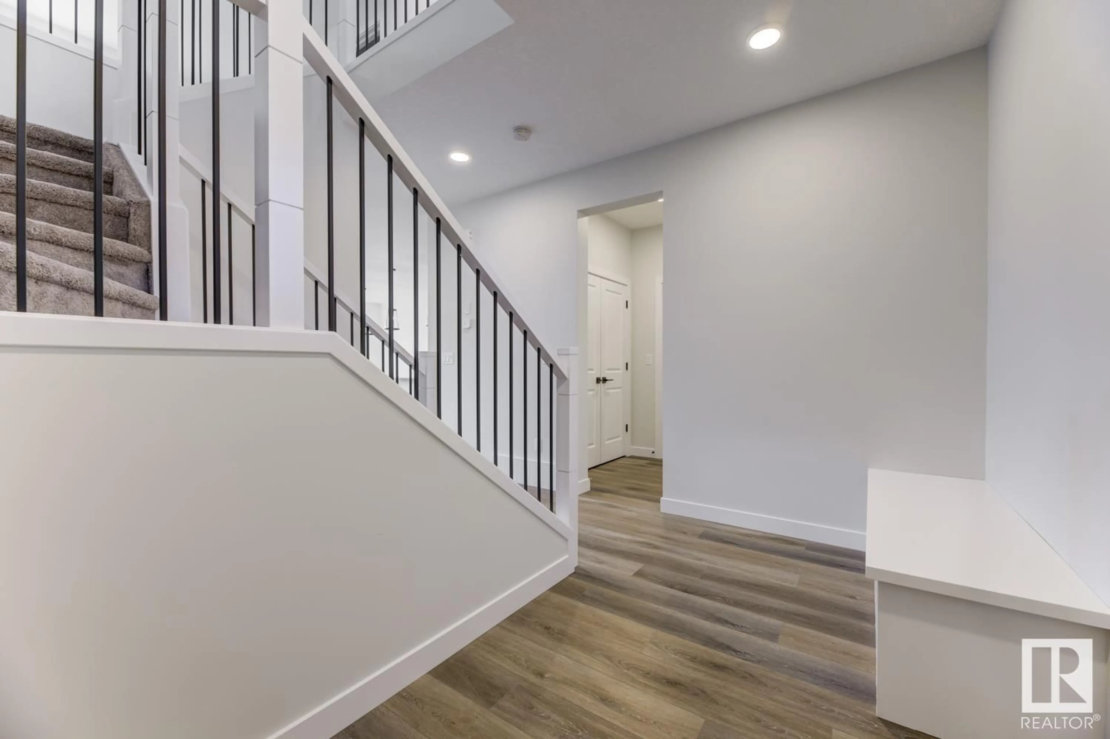 Indoor entryway, wood floors for 1835 WESTERRA LO, Stony Plain Alberta T7Z0B3