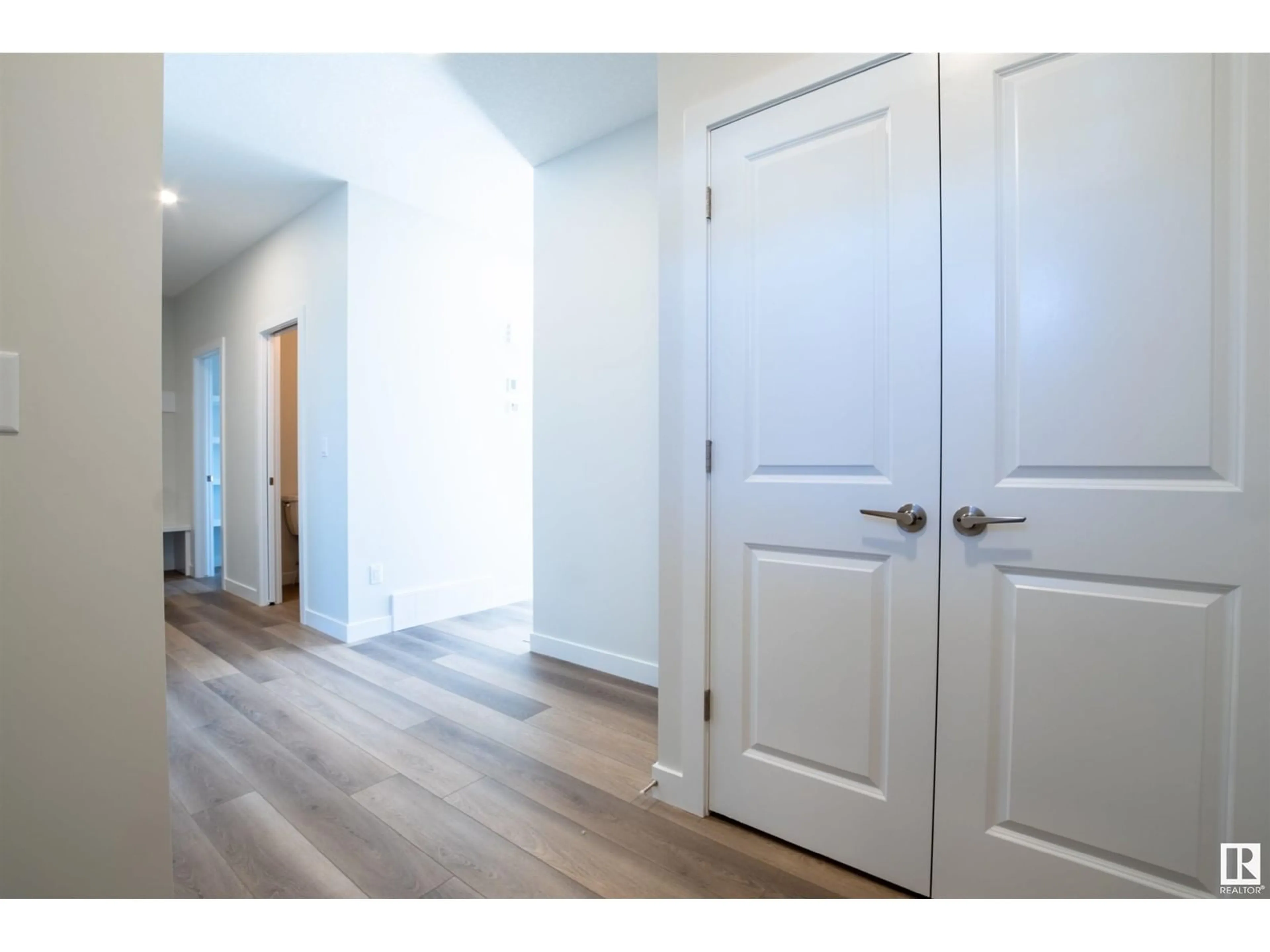 Indoor entryway, wood floors for 25 WAVERLY WY, Fort Saskatchewan Alberta T8L0H8