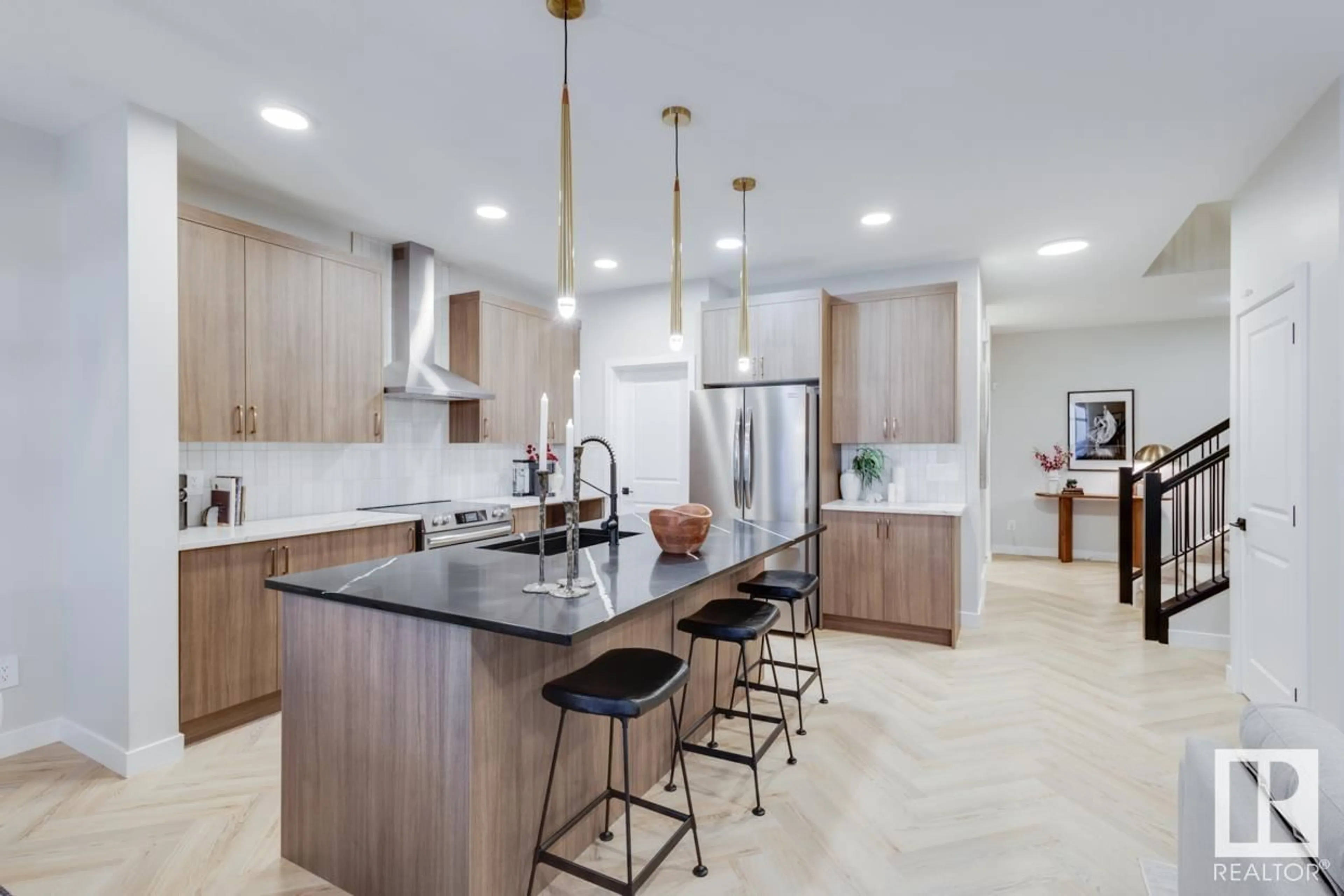 Contemporary kitchen, wood floors, mountain for 95 CHAMBERY CR, St. Albert Alberta T8T2C5