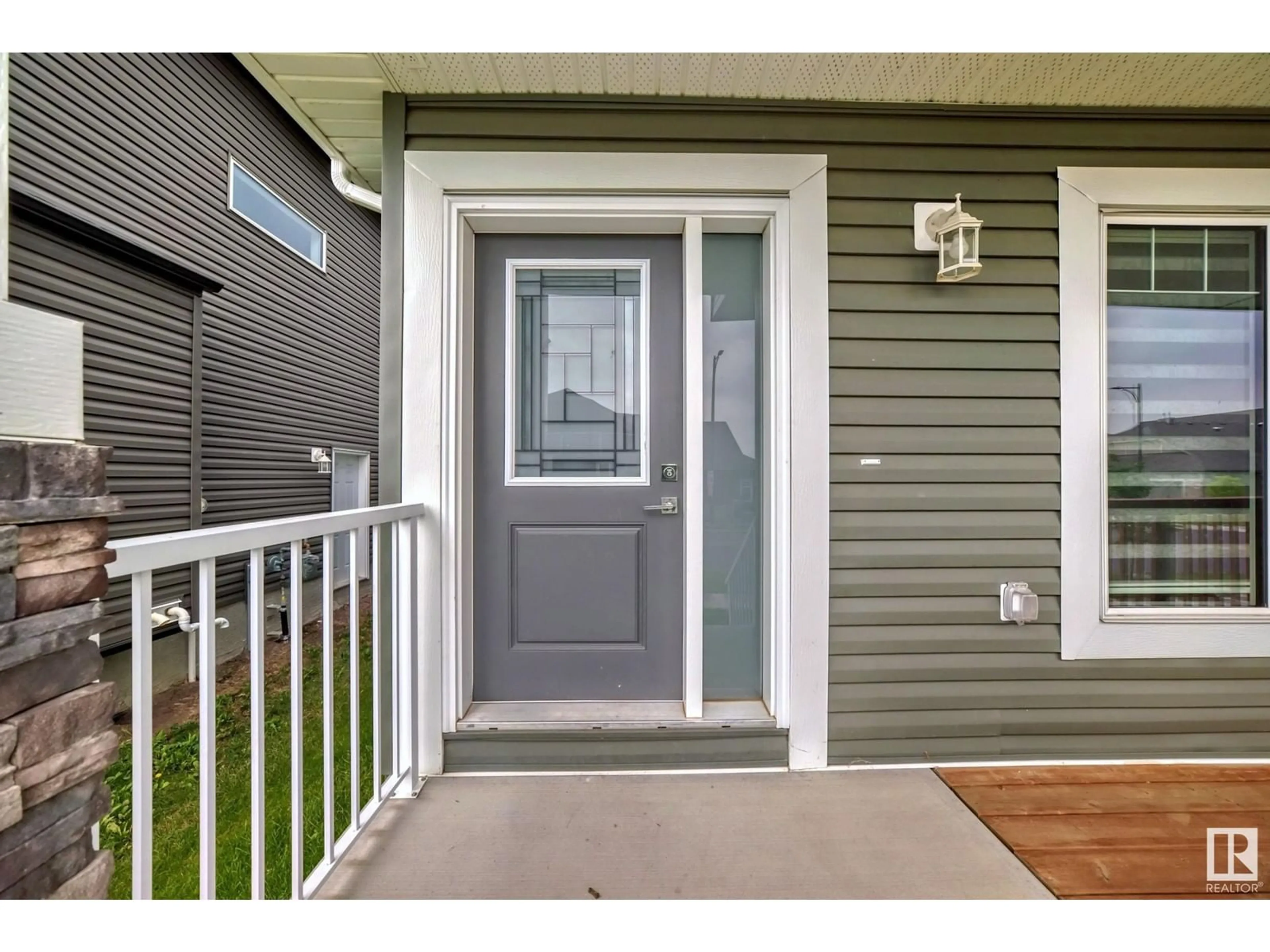 Indoor entryway, wood floors for 4705 36 ST, Beaumont Alberta T4X2C3