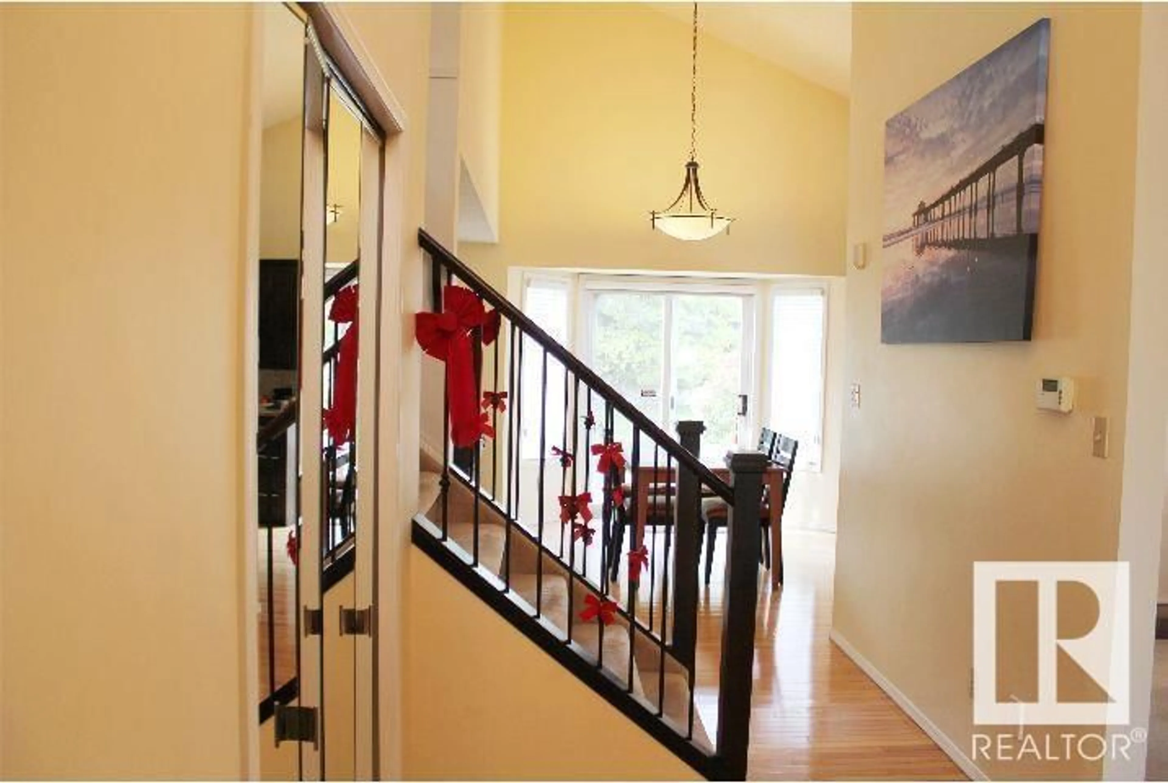 Indoor entryway, wood floors for 425 BUCHANAN RD NW, Edmonton Alberta T6R2A5