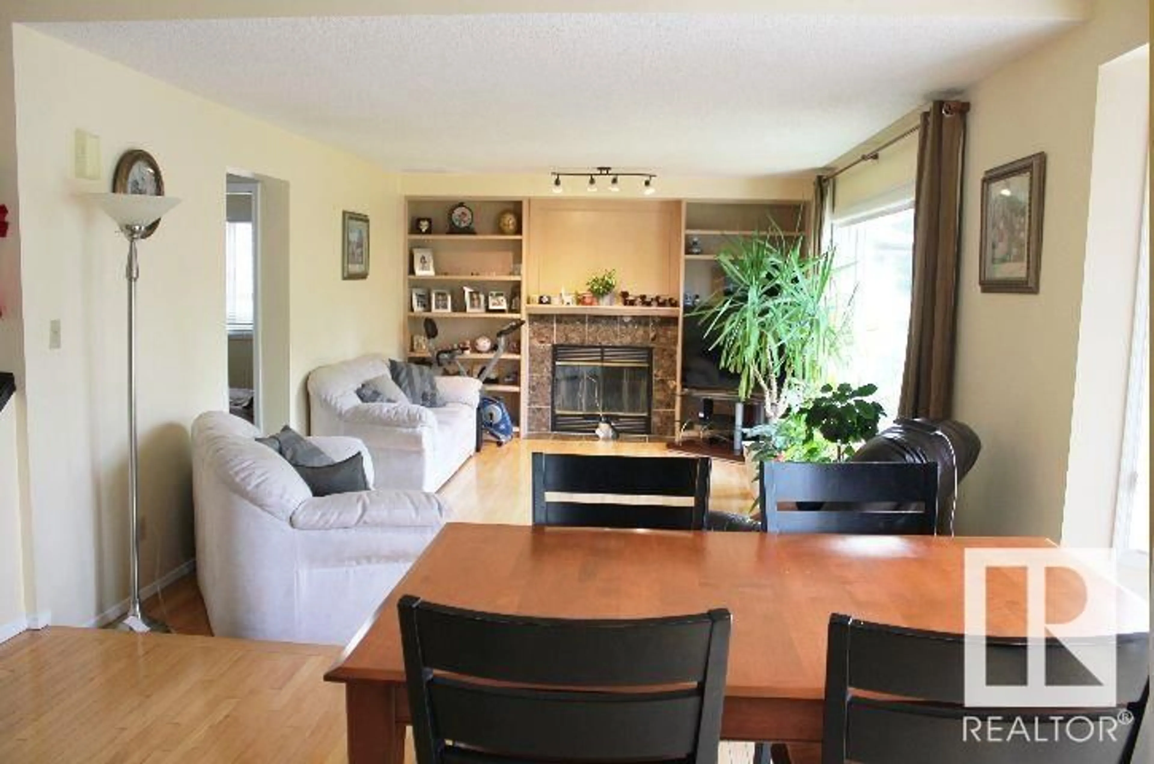 Living room, wood floors for 425 BUCHANAN RD NW, Edmonton Alberta T6R2A5