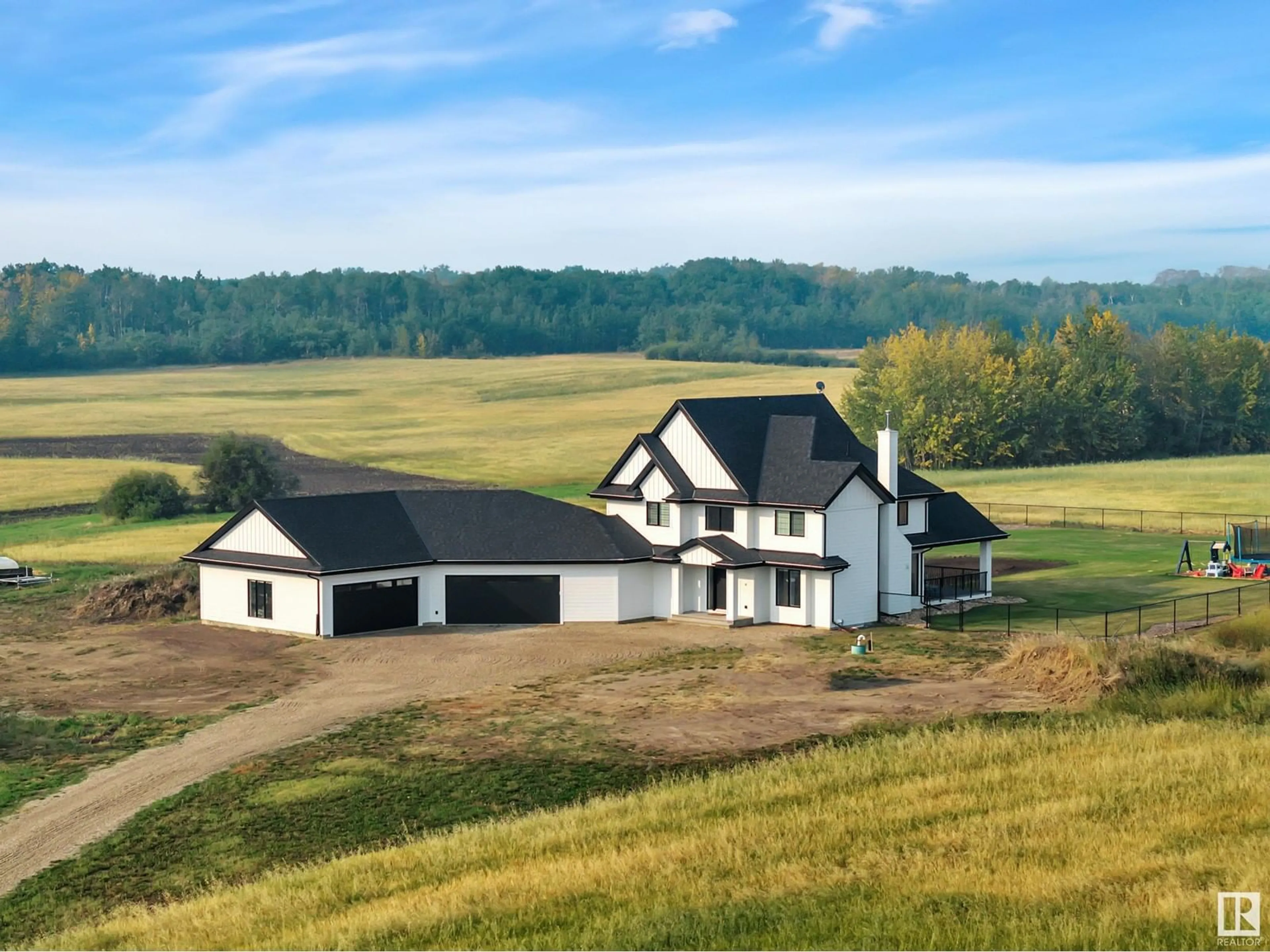 Home with vinyl exterior material for 58108 RGE RD 240, Rural Sturgeon County Alberta T0G1L2