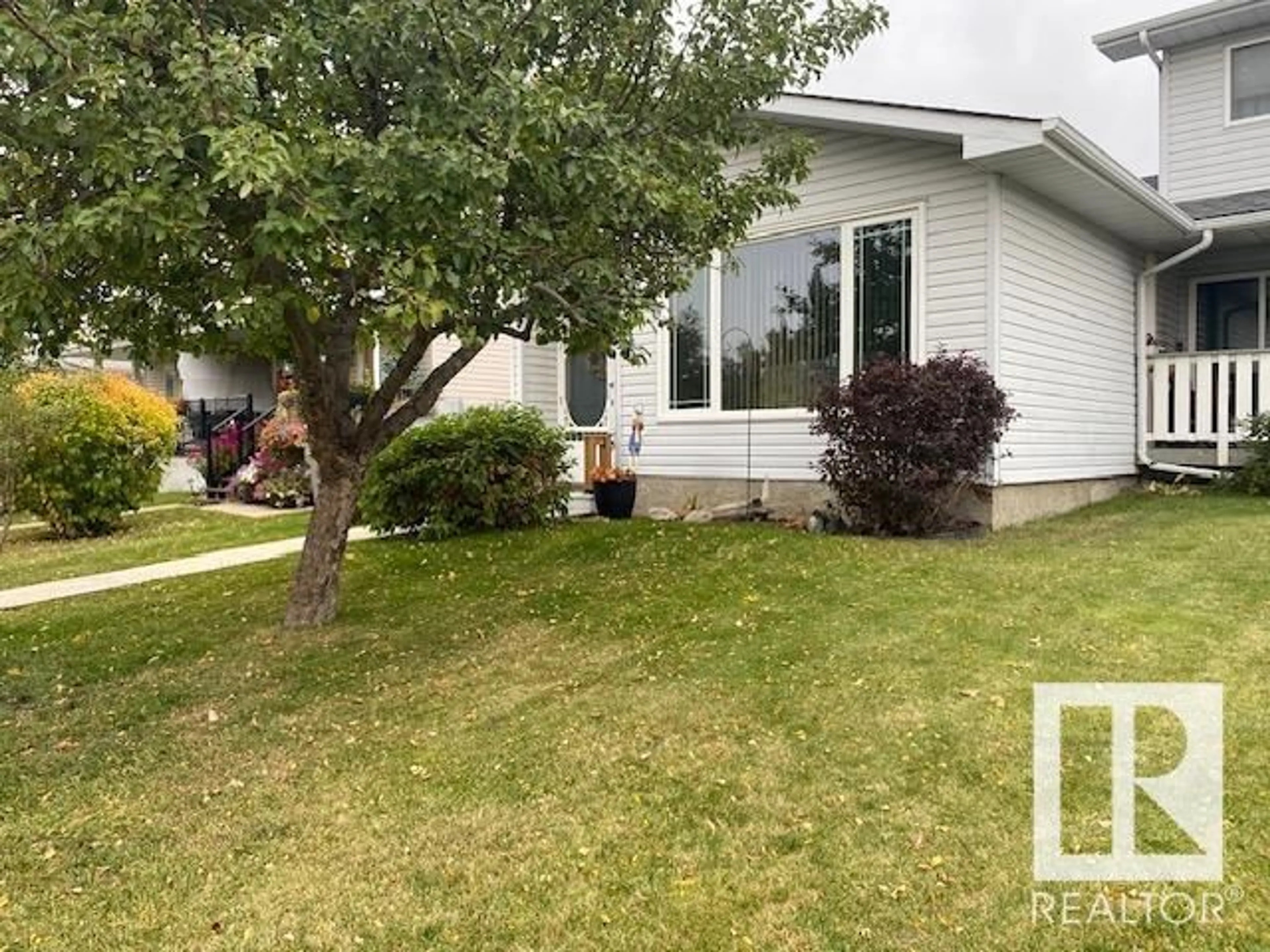 Frontside or backside of a home, the street view for 5014 52 AV, Calmar Alberta T0C0V0