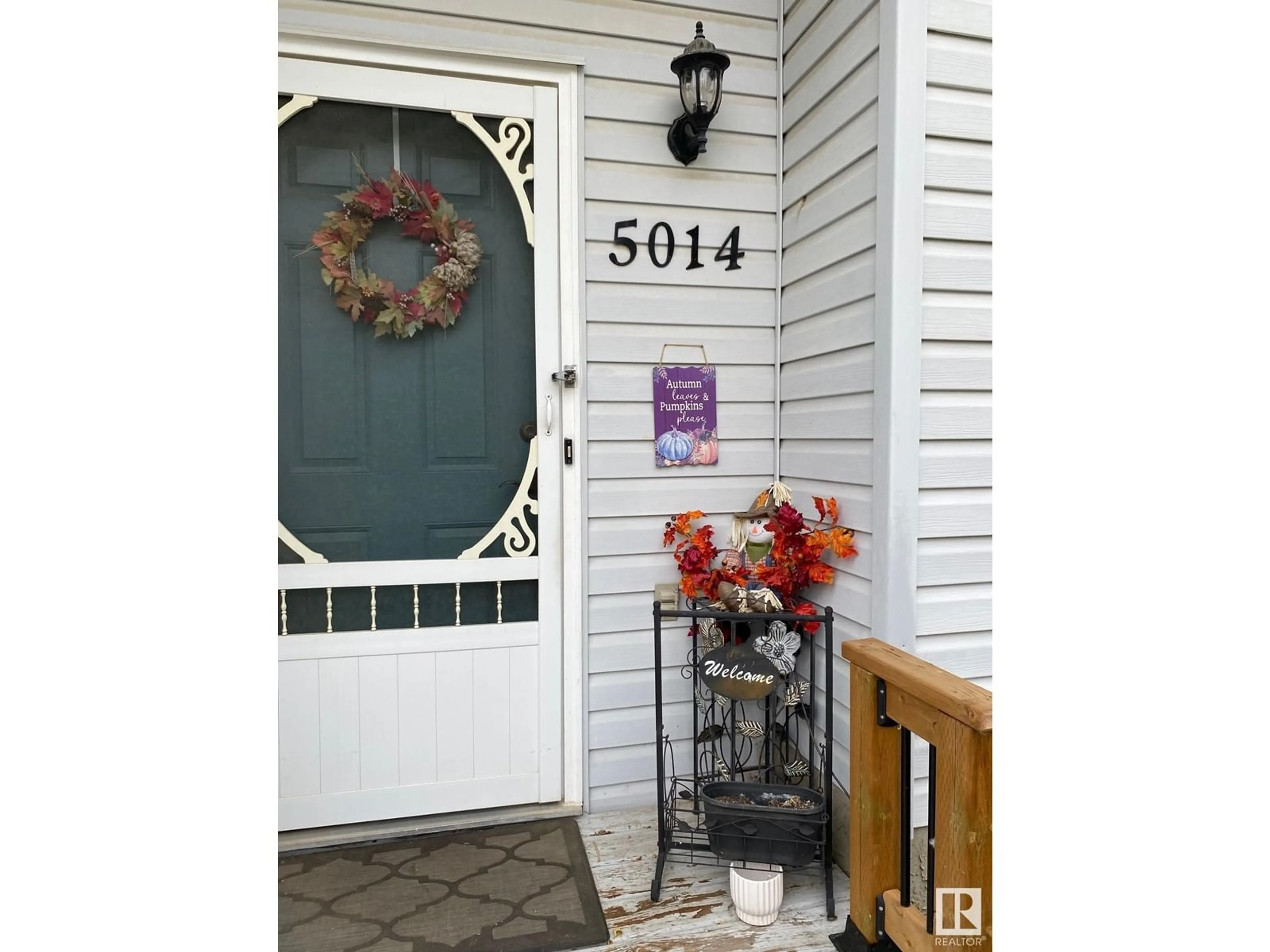 Indoor entryway for 5014 52 AV, Calmar Alberta T0C0V0