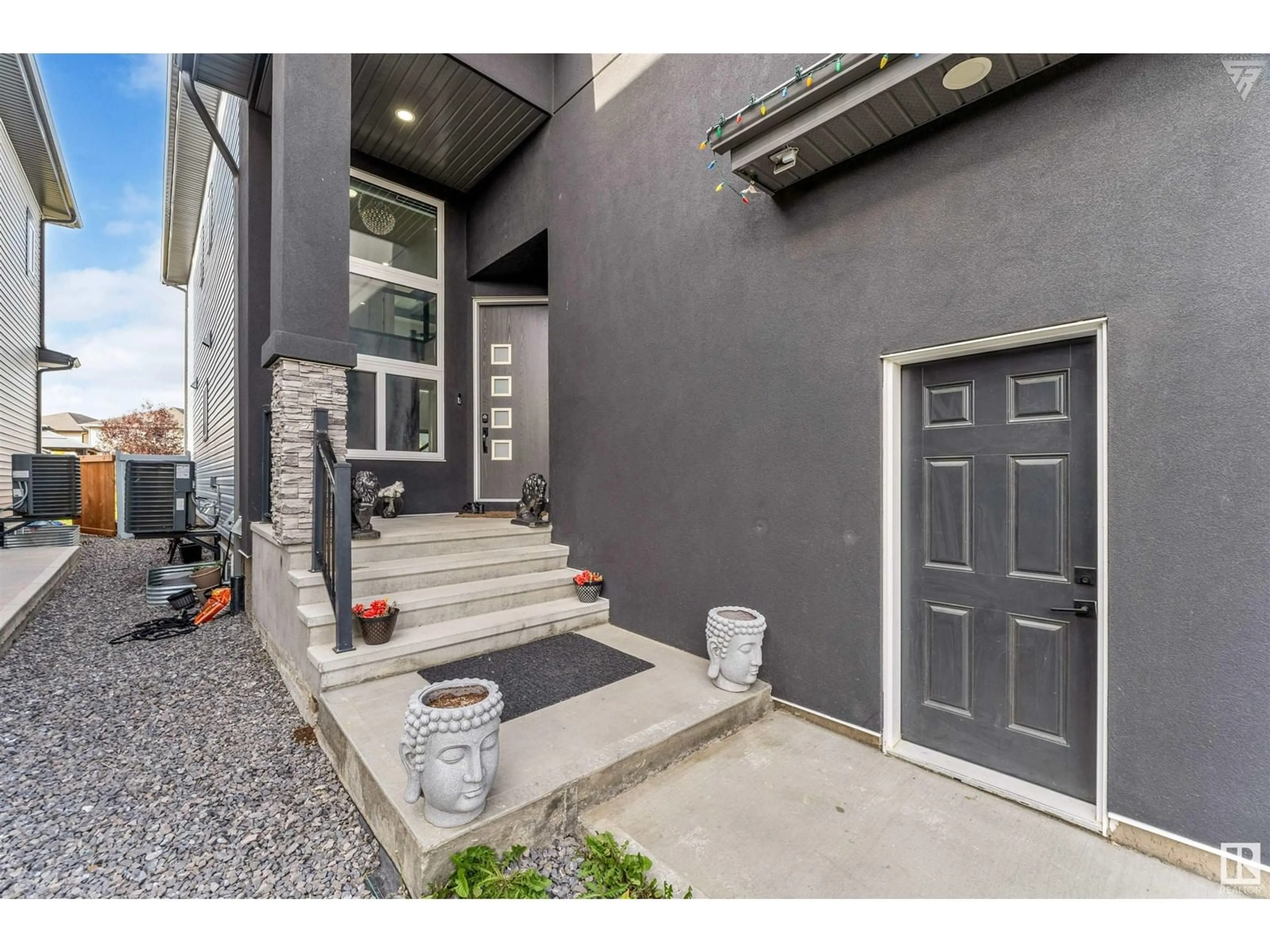 Indoor entryway, cement floor for 2132 20 AV NW, Edmonton Alberta T6T2L2