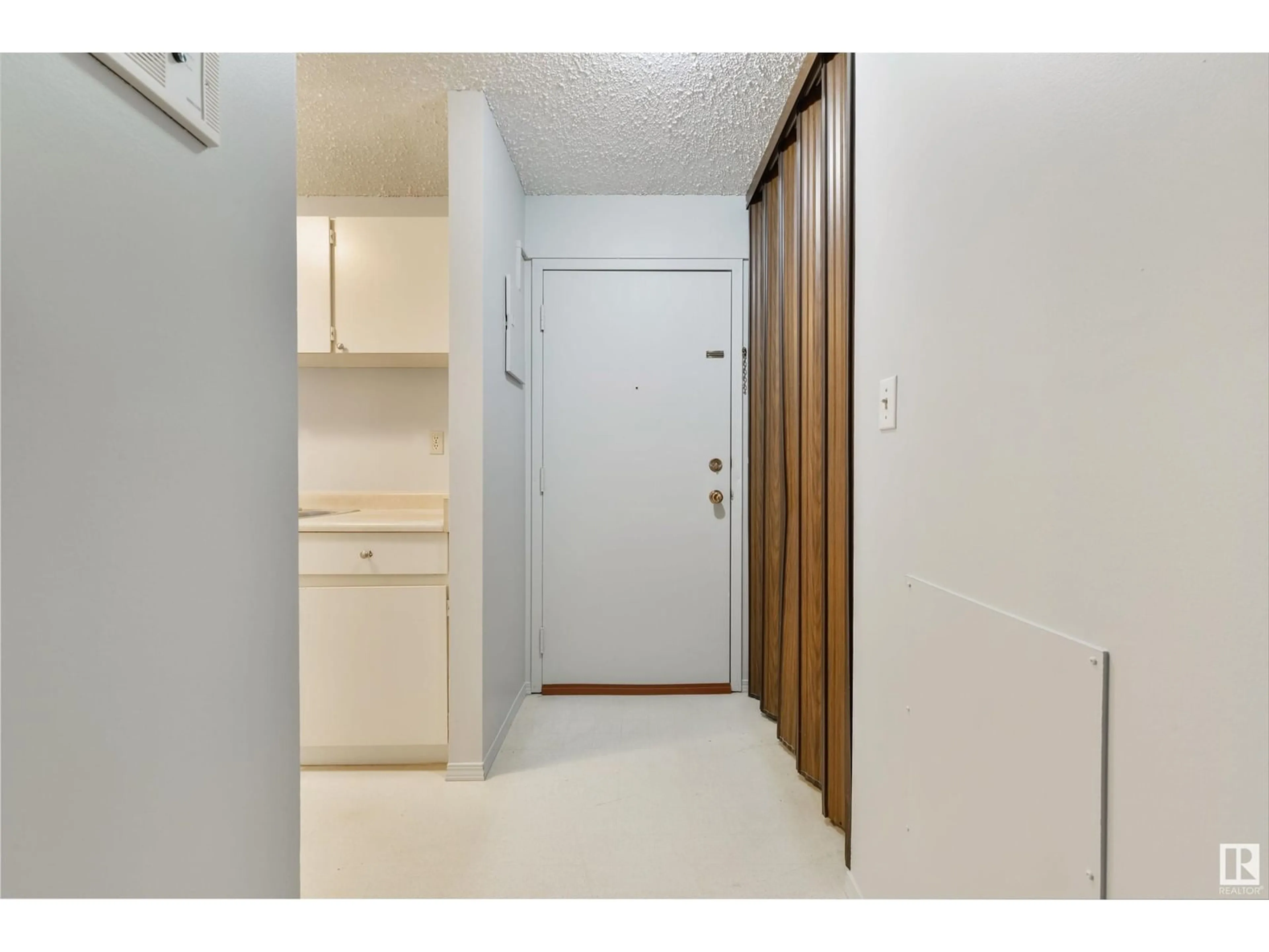 Indoor entryway, unknown floor for #103 51 BROWN ST, Stony Plain Alberta T7Z1P2