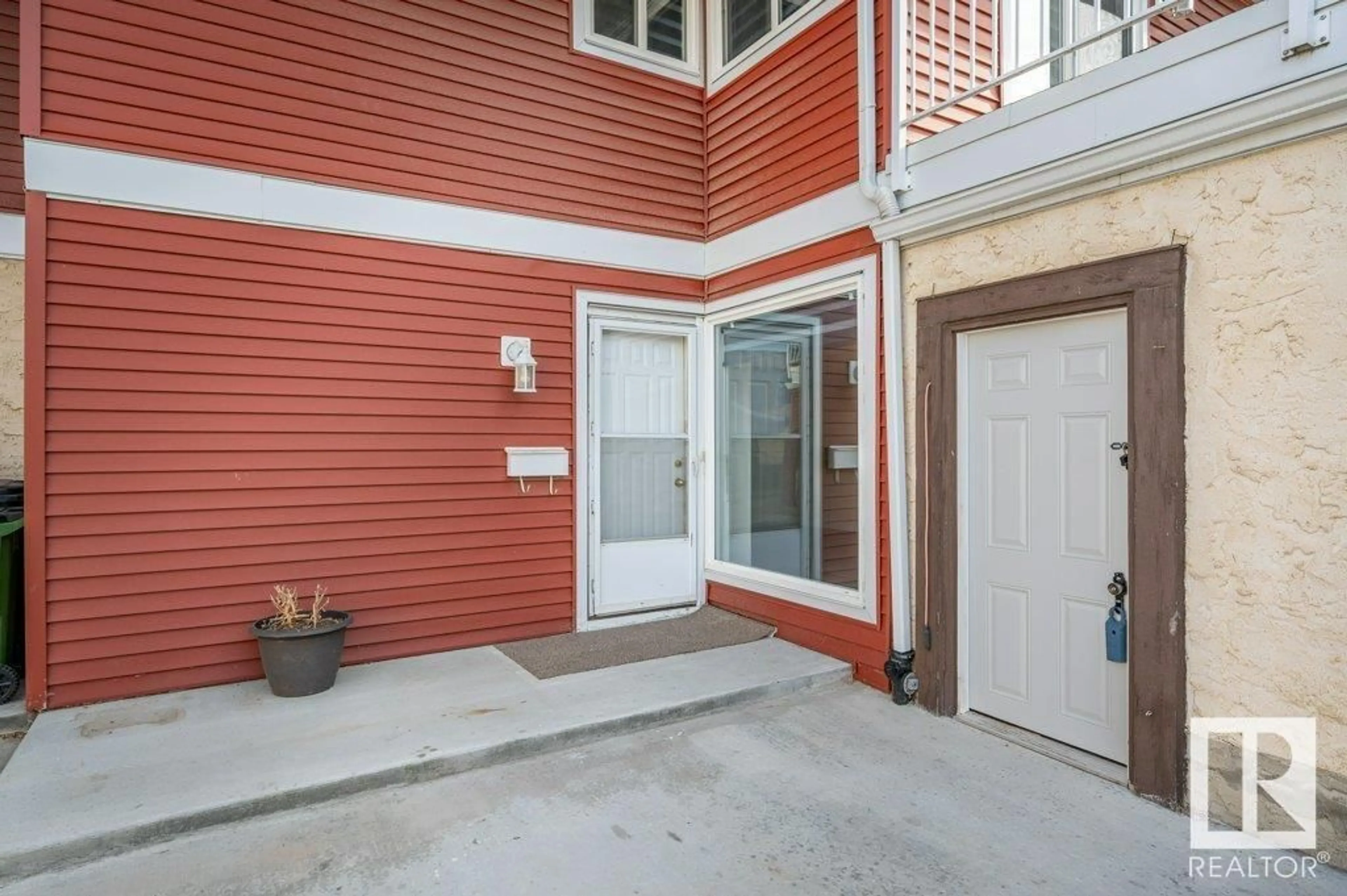 A pic from exterior of the house or condo, cottage for 2919 130 AV NW, Edmonton Alberta T5A3M1