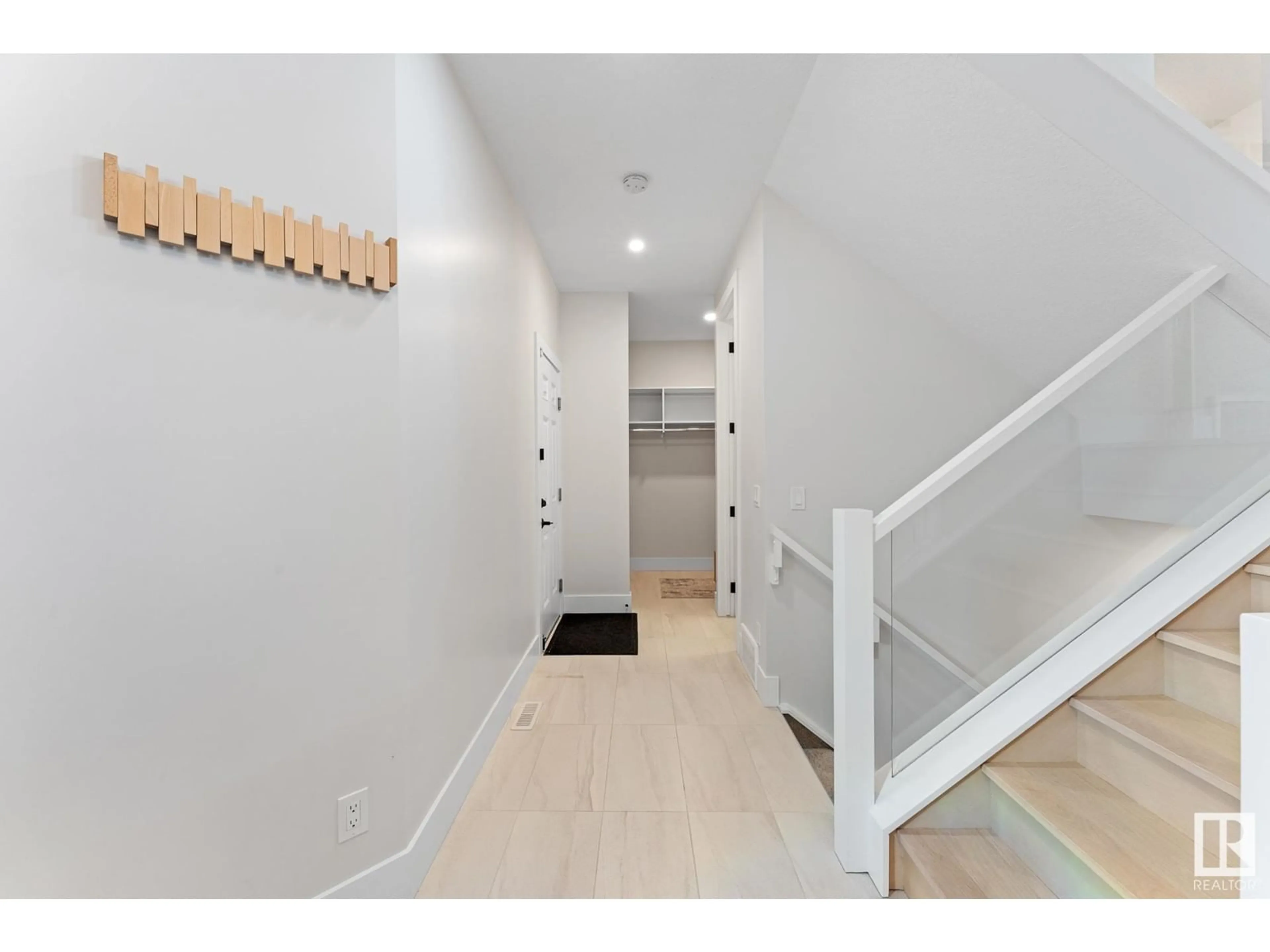 Indoor entryway, wood floors for 11988 34 AV SW, Edmonton Alberta T6W4Y2