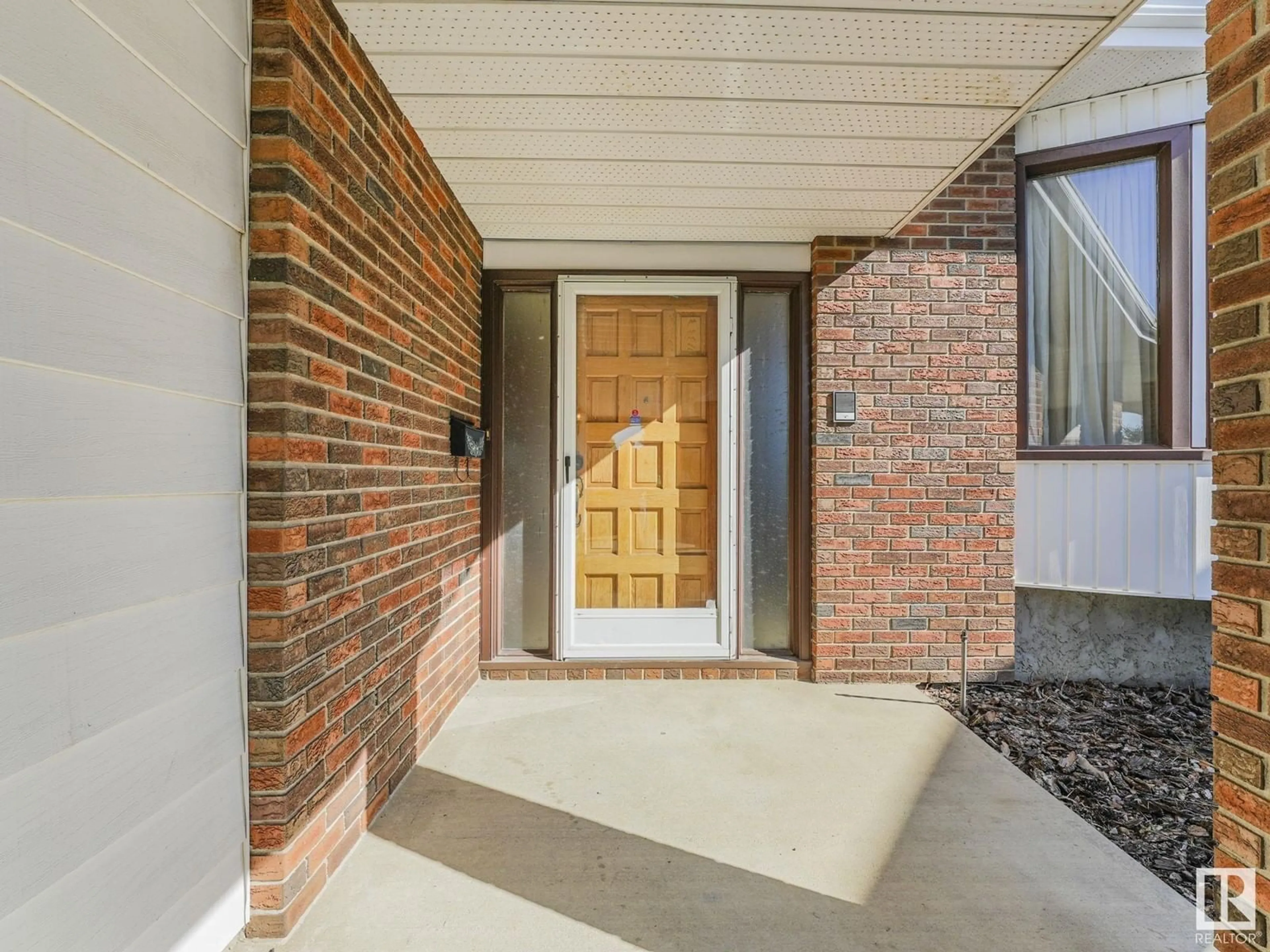 Indoor entryway, cement floor for 10206 173A AV NW, Edmonton Alberta T5X3X2