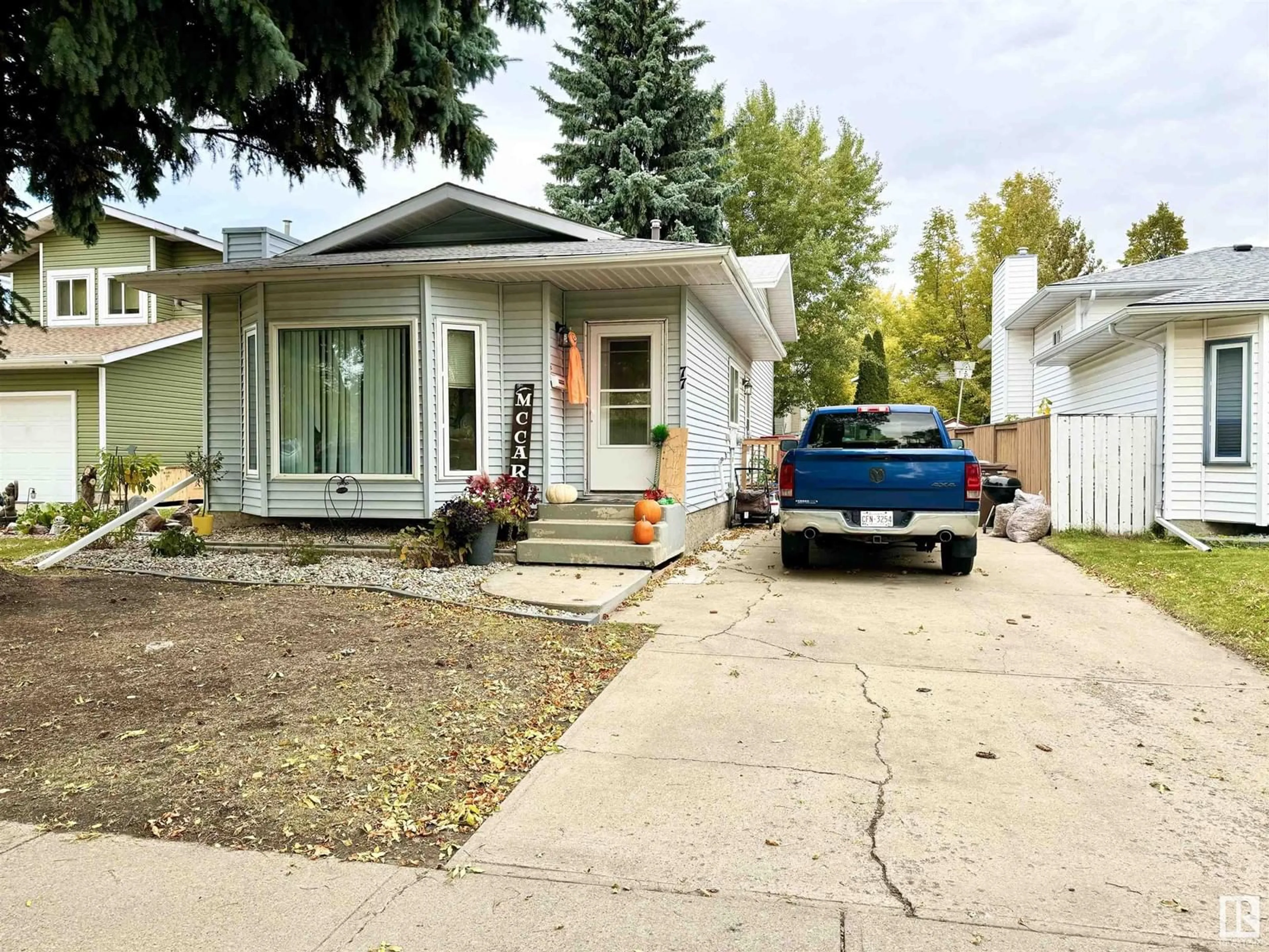 A pic from exterior of the house or condo, the street view for 77 DAYTON CR, St. Albert Alberta T8N4X8