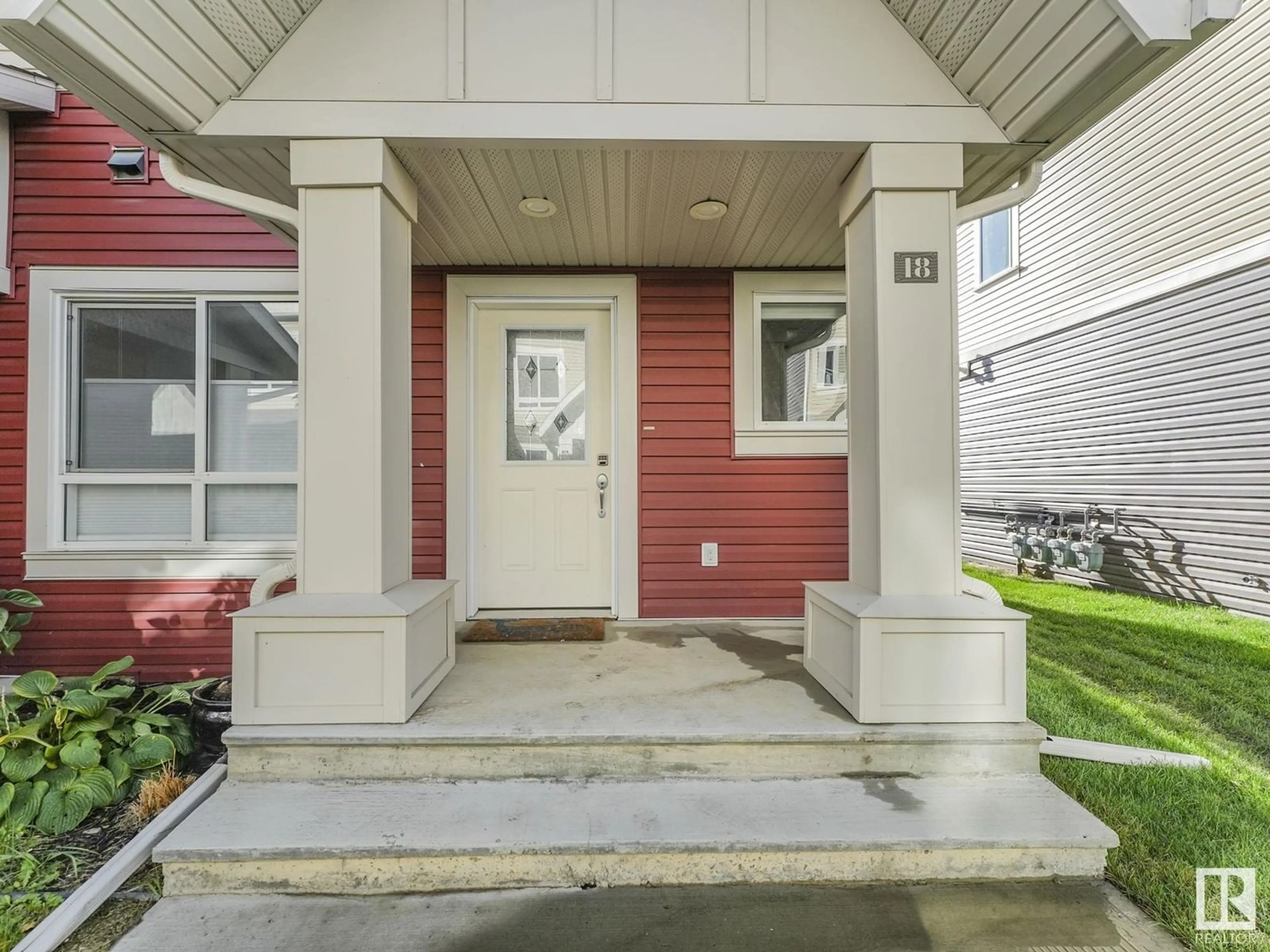 Indoor entryway for ##18 13003 132 AV NW, Edmonton Alberta T5L3R2