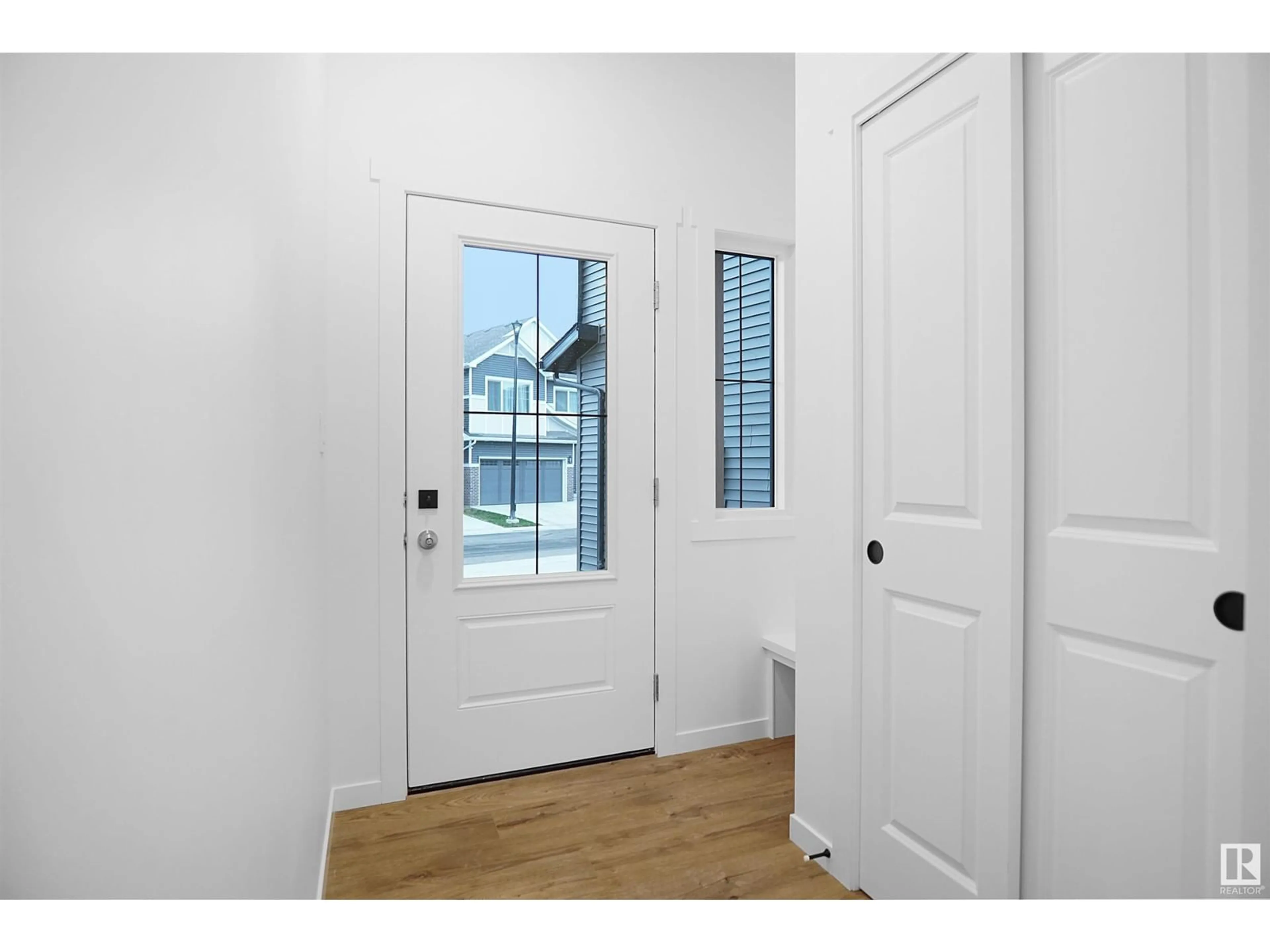 Indoor entryway, wood floors for #17 905 172 ST SW, Edmonton Alberta T6W3V5