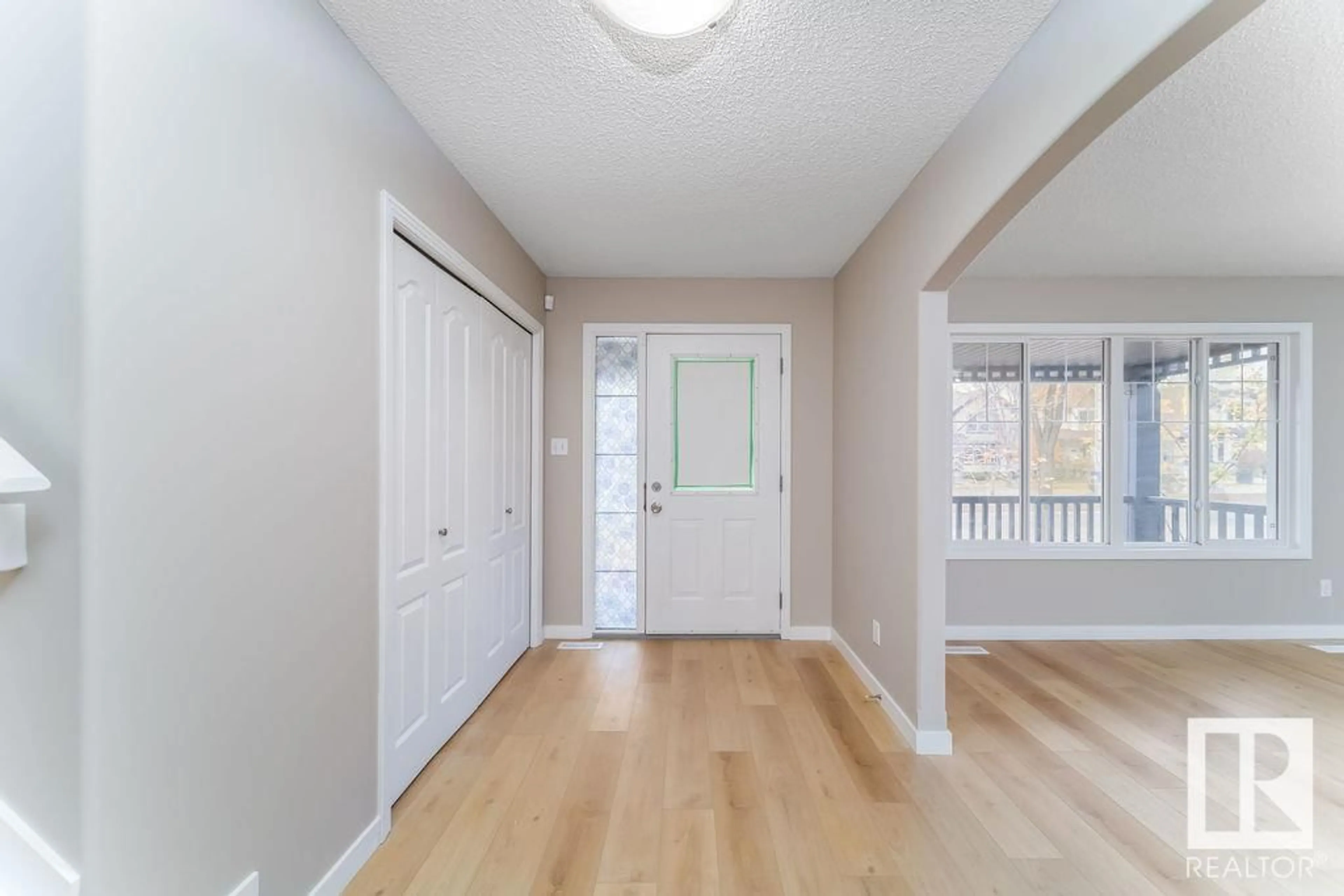 Indoor entryway, wood floors for 1817 TOWNE CENTRE BV NW, Edmonton Alberta T6R3N8