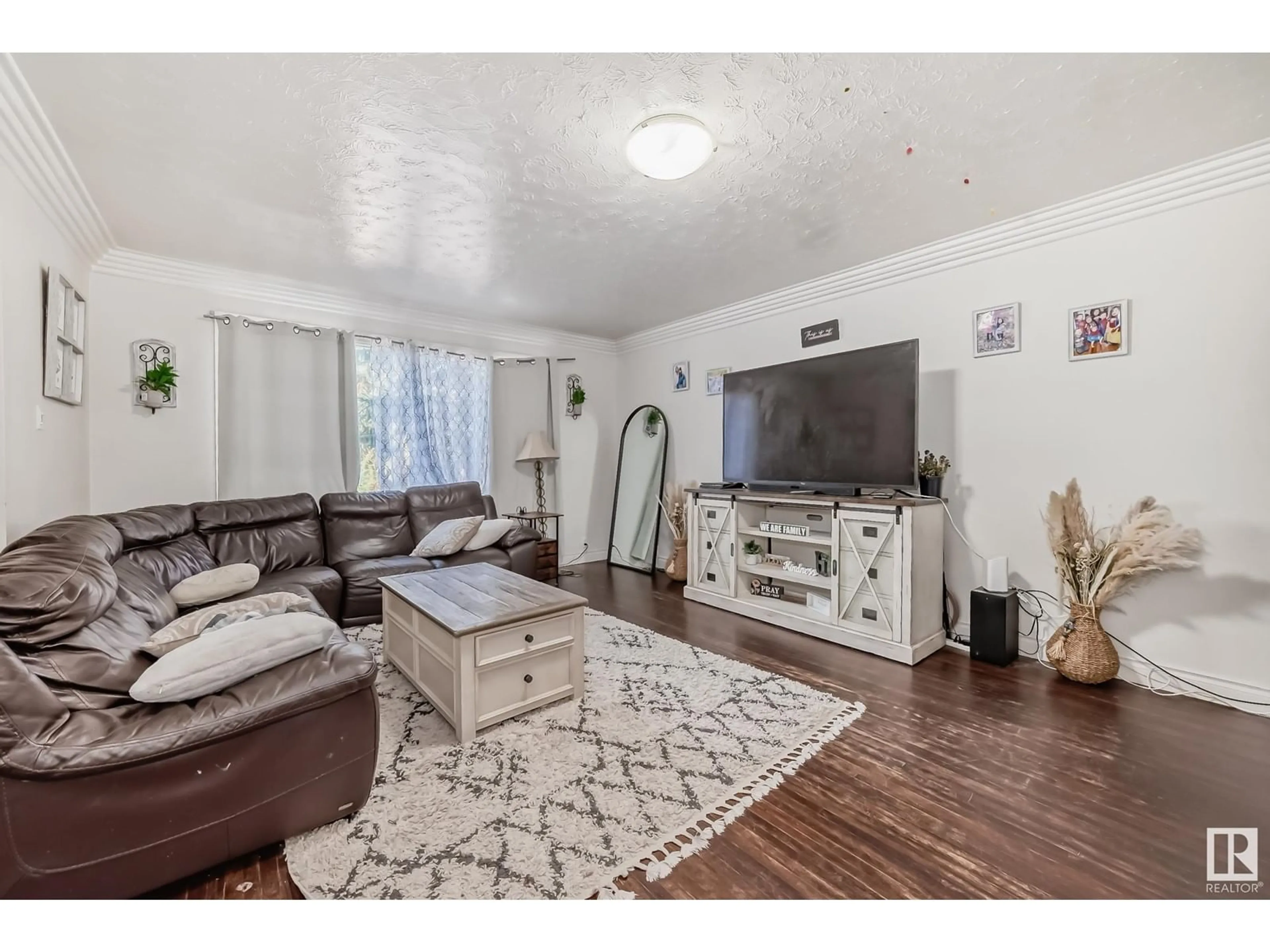 Living room, wood floors for 9543 87 ST NW, Edmonton Alberta T6C3W9