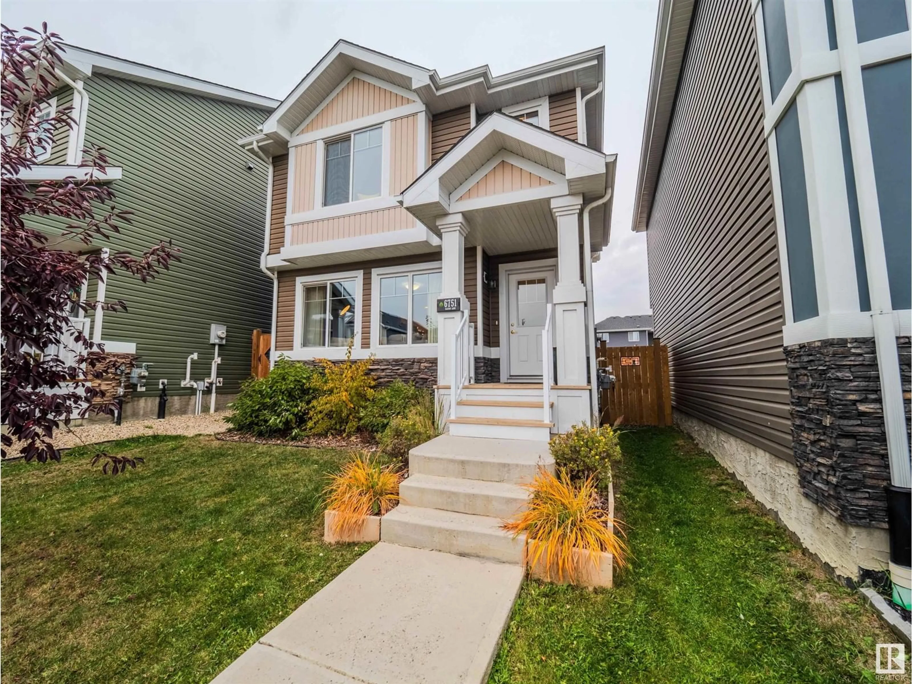 Frontside or backside of a home, the street view for 6751 ELSTON LN NW, Edmonton Alberta T6M0T5