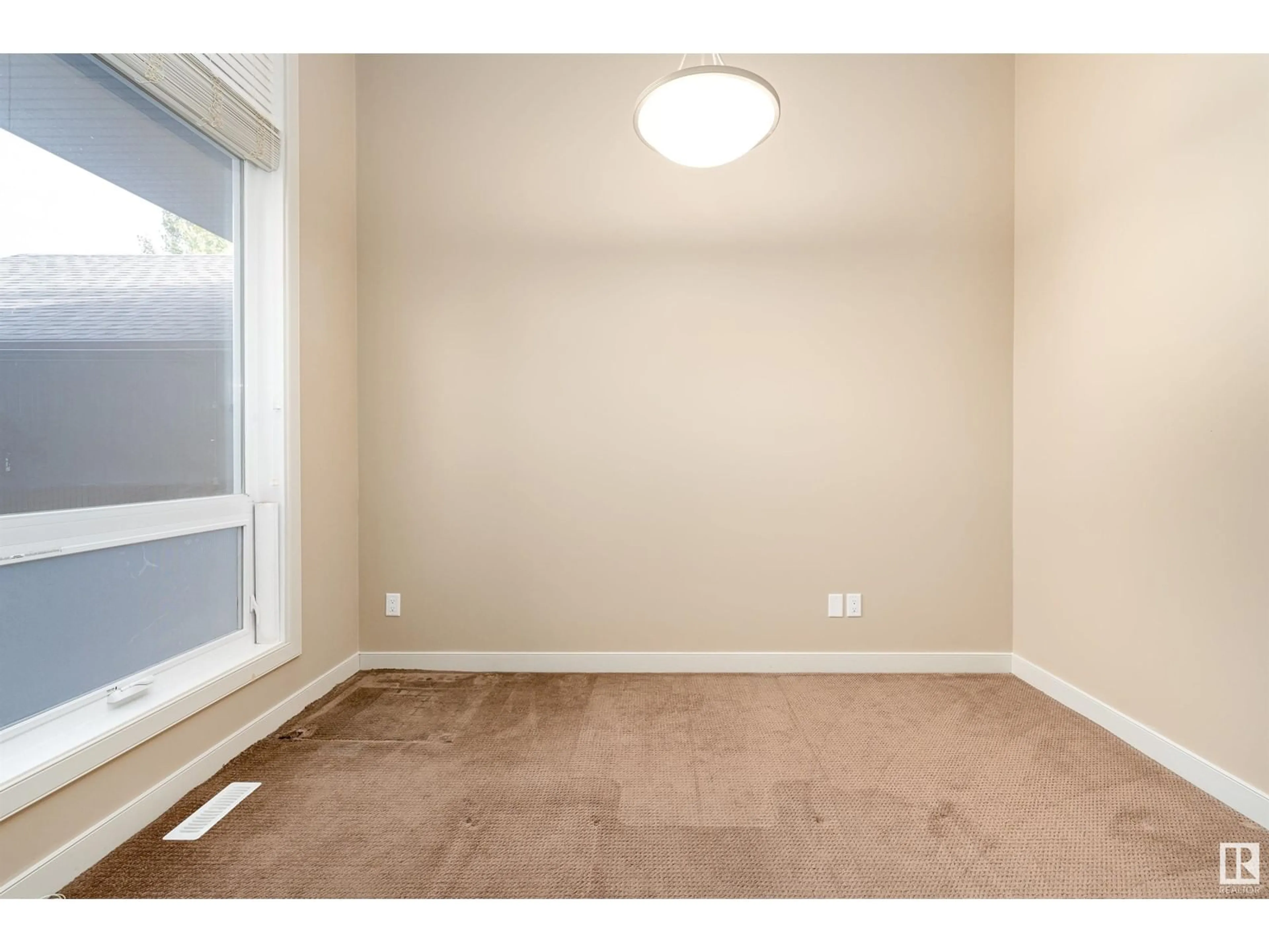 A pic of a room, carpet floors for 633 CANTOR LD SW, Edmonton Alberta T6W0V6