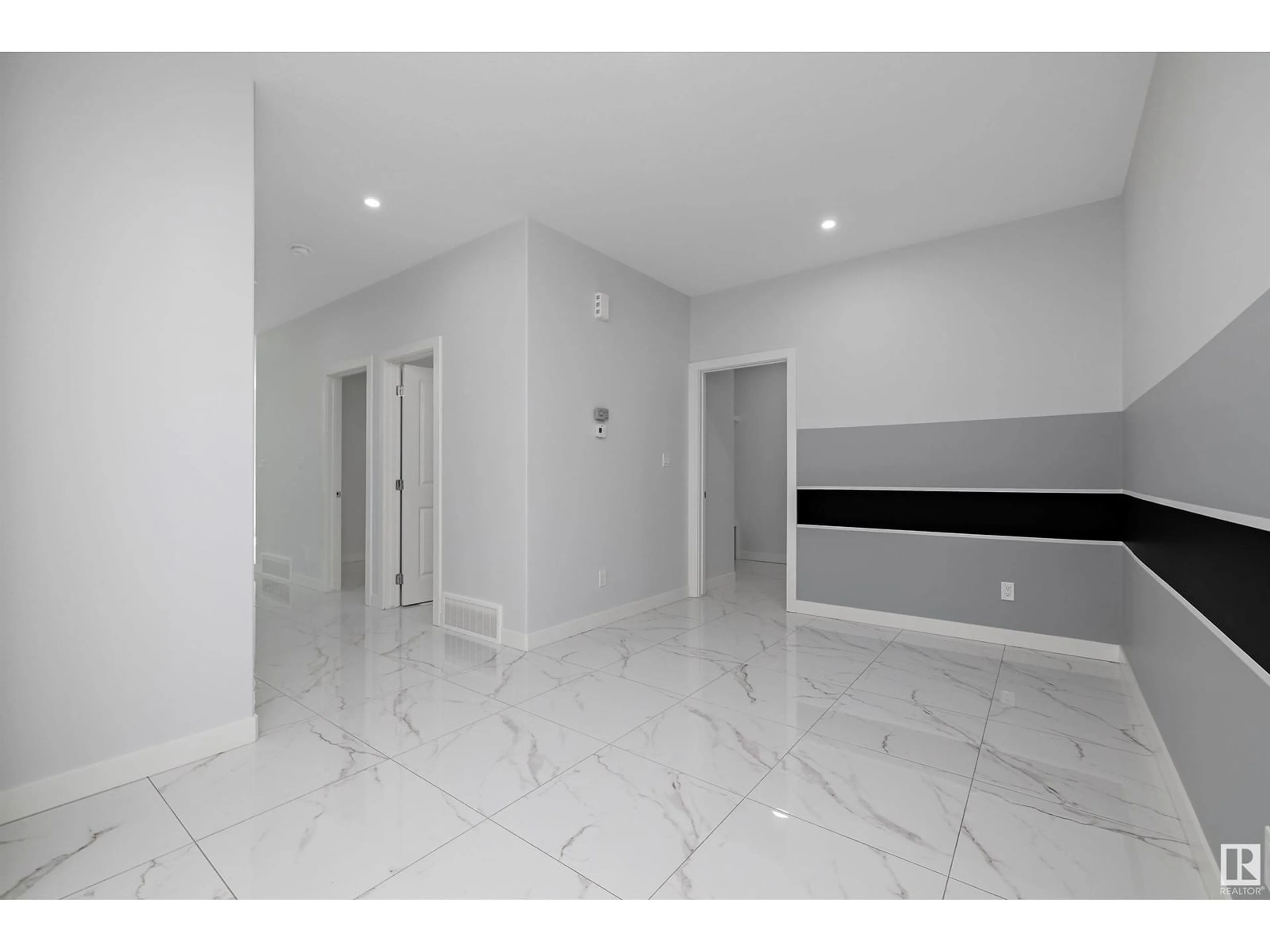 Indoor foyer, ceramic floors for 1415 11 AV NW, Edmonton Alberta T6T2W4