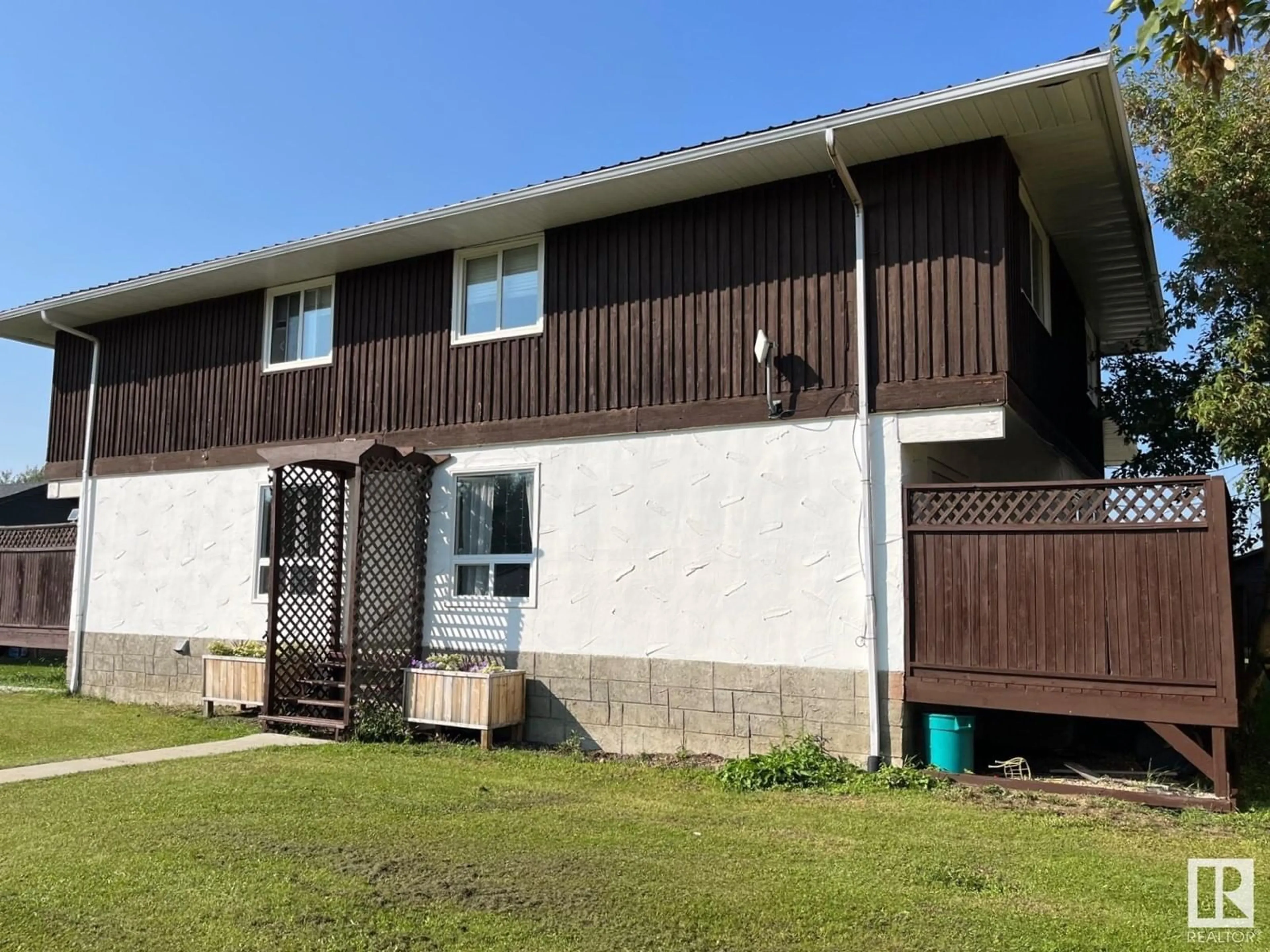 A pic from exterior of the house or condo, the front or back of building for 4812 45 AV, Evansburg Alberta T0E0T0