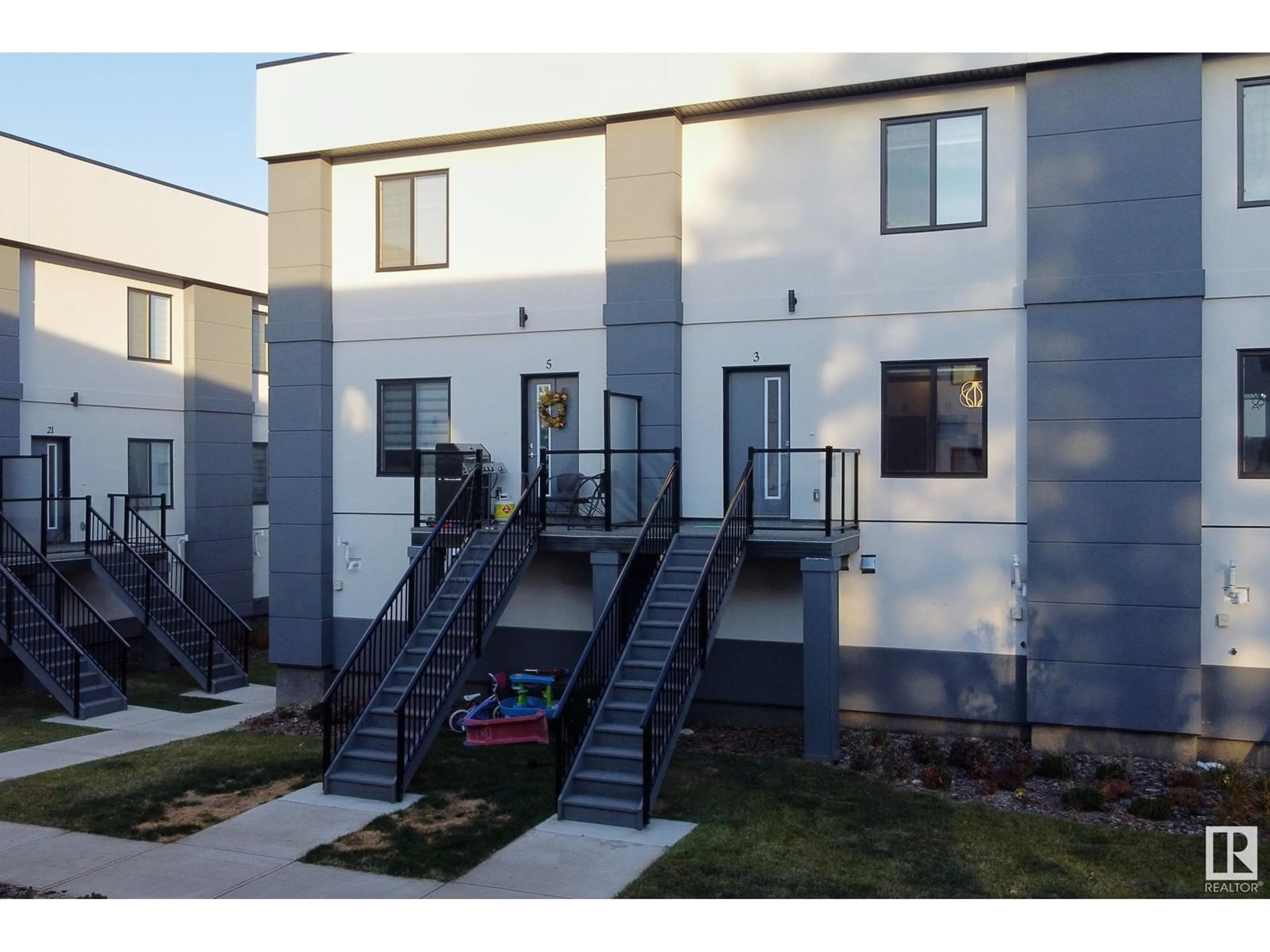 A pic from exterior of the house or condo, the front or back of building for #1 10 SALISBURY WY, Sherwood Park Alberta T8B0B1