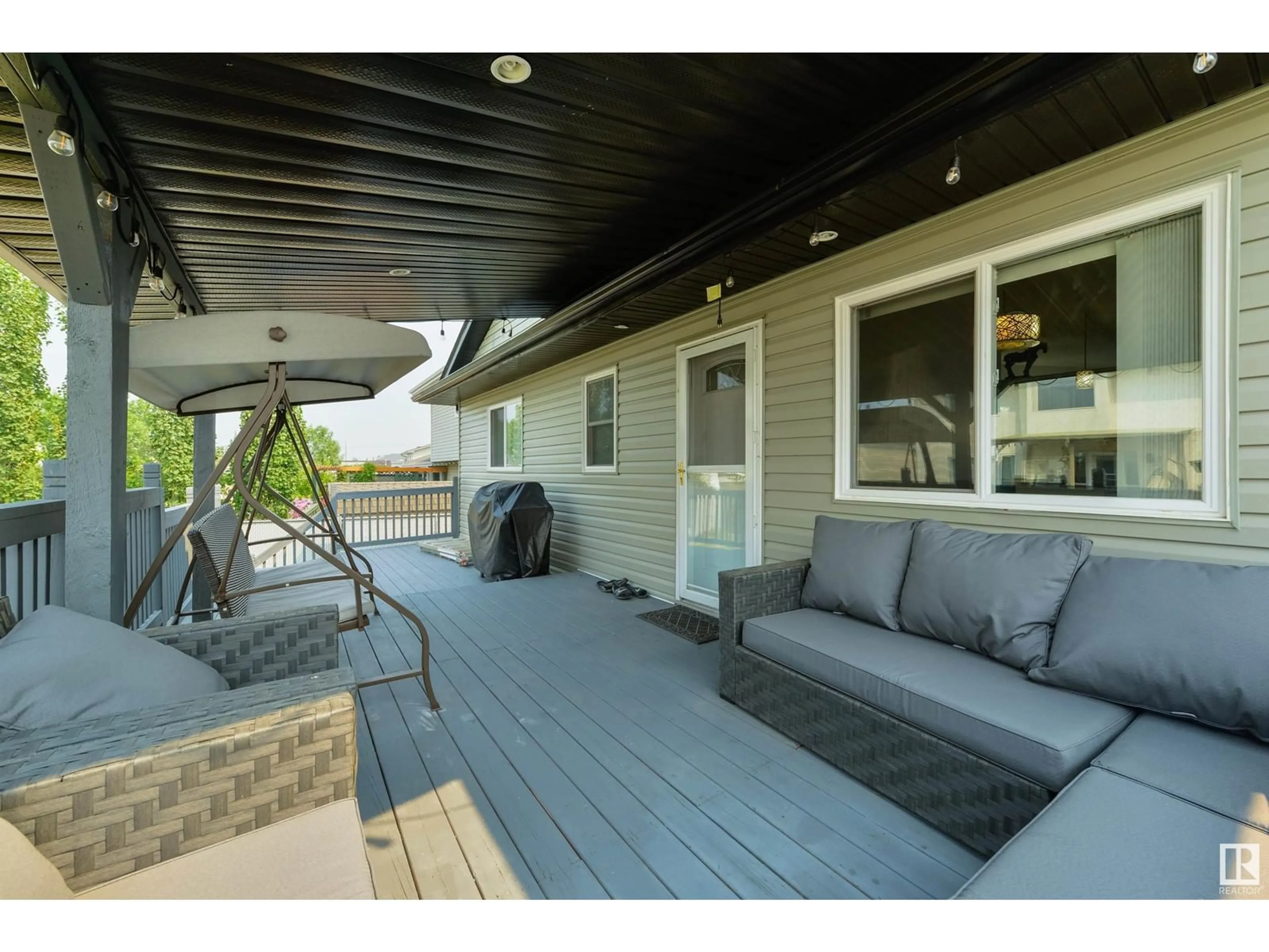 Patio, cottage for 417 HOLLICK-KENYON RD NW, Edmonton Alberta T5Y2T9