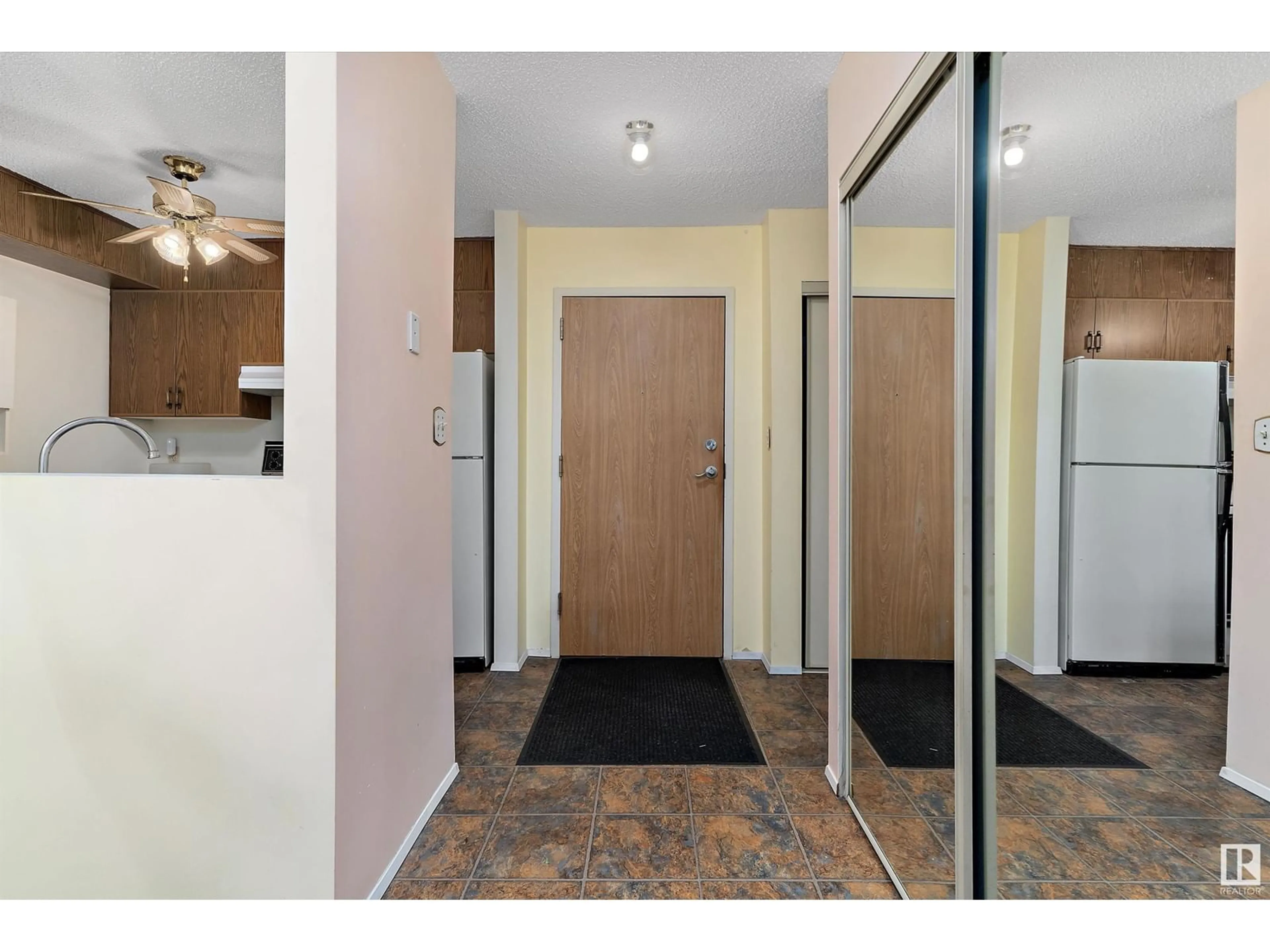 Indoor entryway, unknown floor for #204 18004 95 AV NW, Edmonton Alberta T5T5Z2