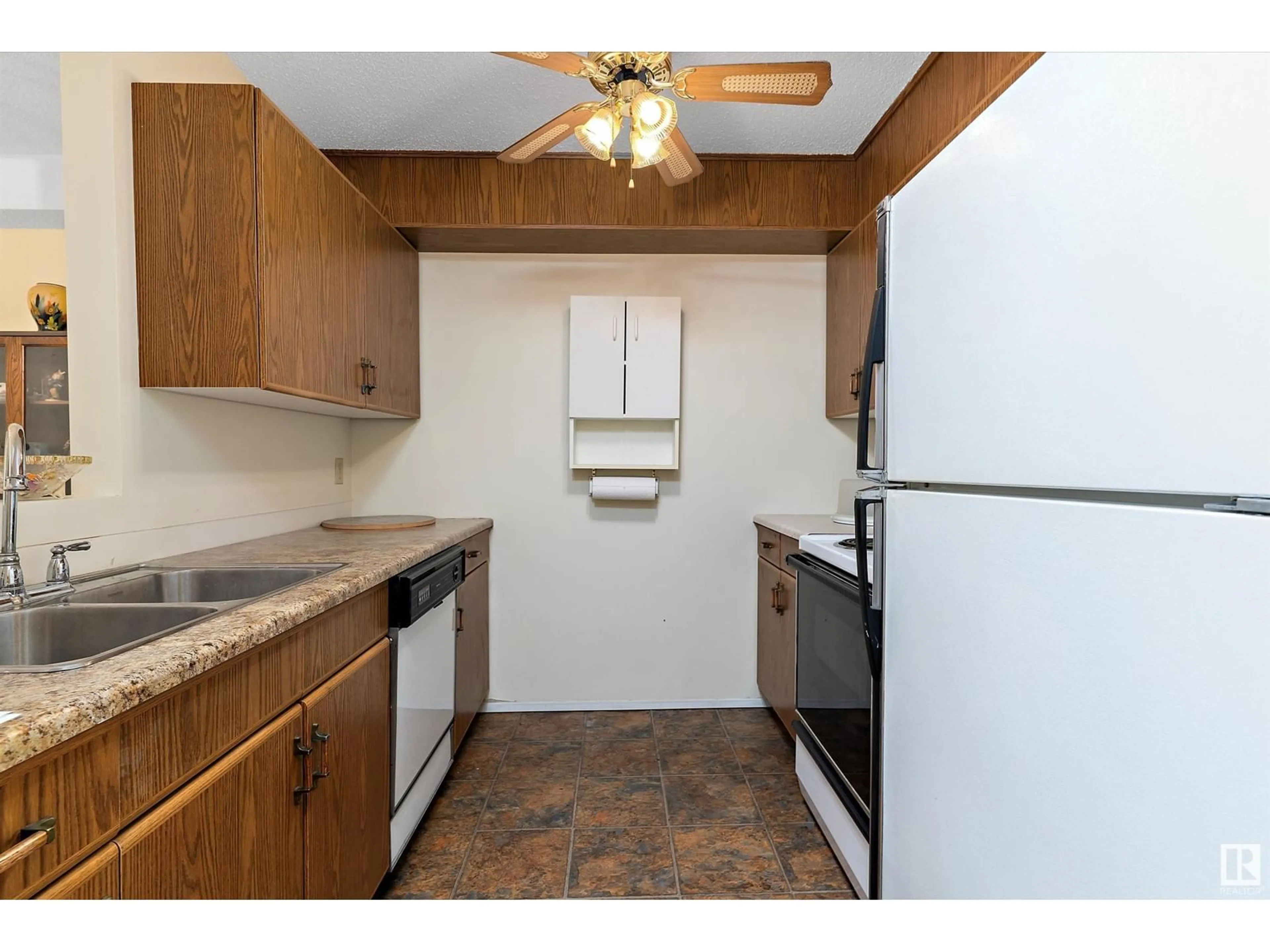 Standard kitchen, unknown floor, cottage for #204 18004 95 AV NW, Edmonton Alberta T5T5Z2