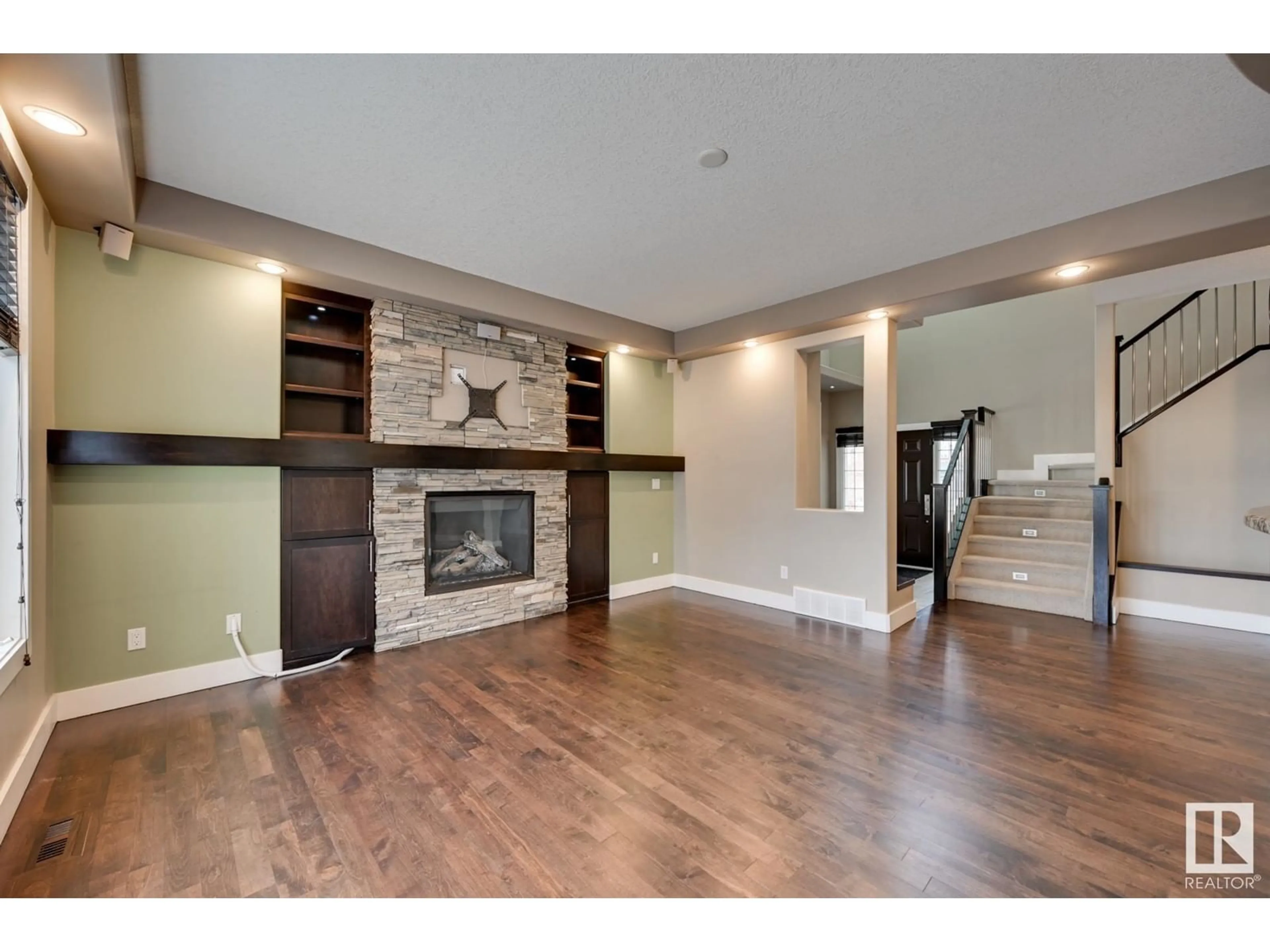 Living room, wood floors for 5258 MULLEN CREST CT NW, Edmonton Alberta T6R0P9