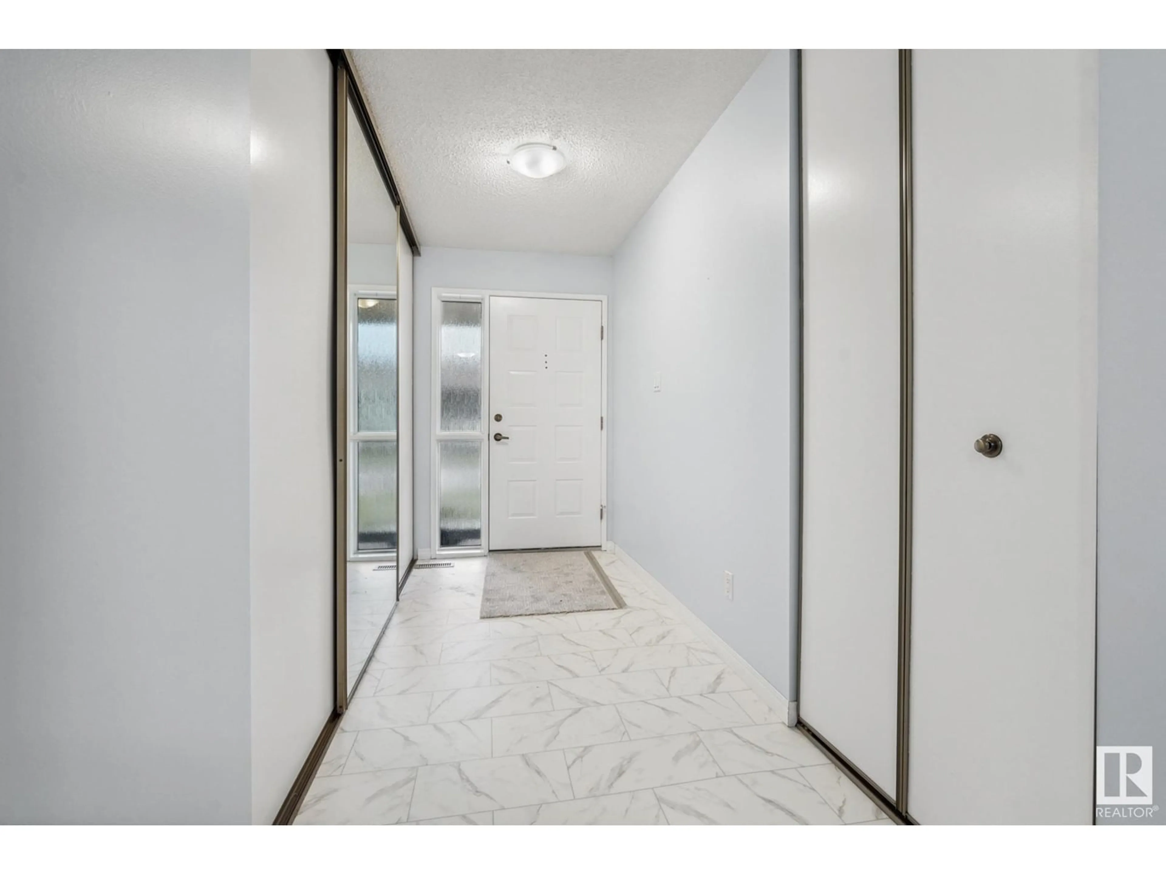 Indoor foyer, unknown floor for 10818 11 AV NW, Edmonton Alberta T6J6J1