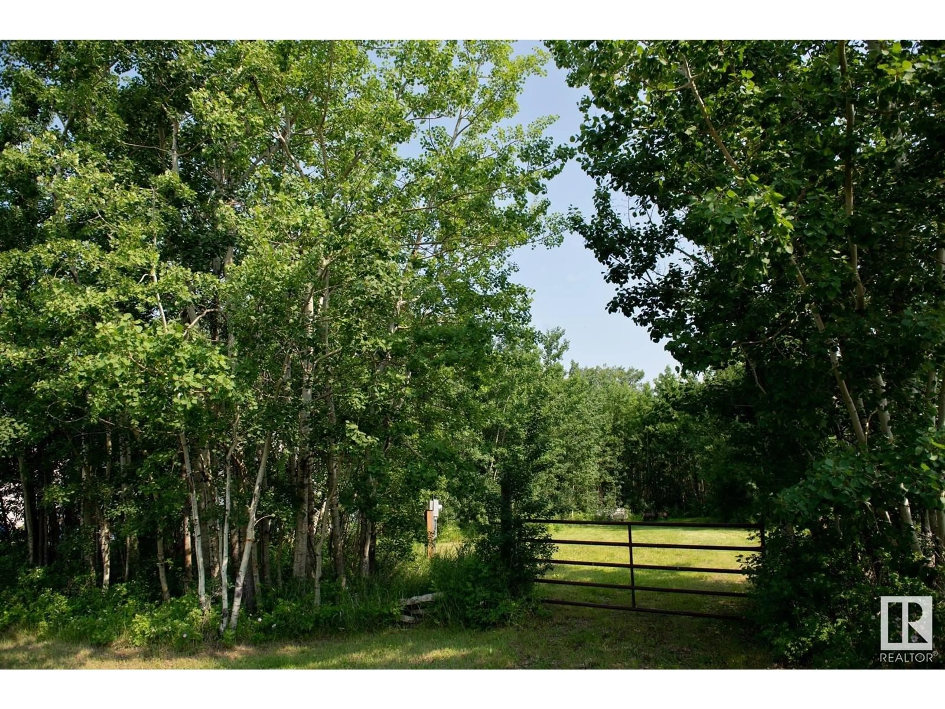 Patio, the fenced backyard for #186 51551 Rge Rd 212A, Rural Strathcona County Alberta T8G1B2