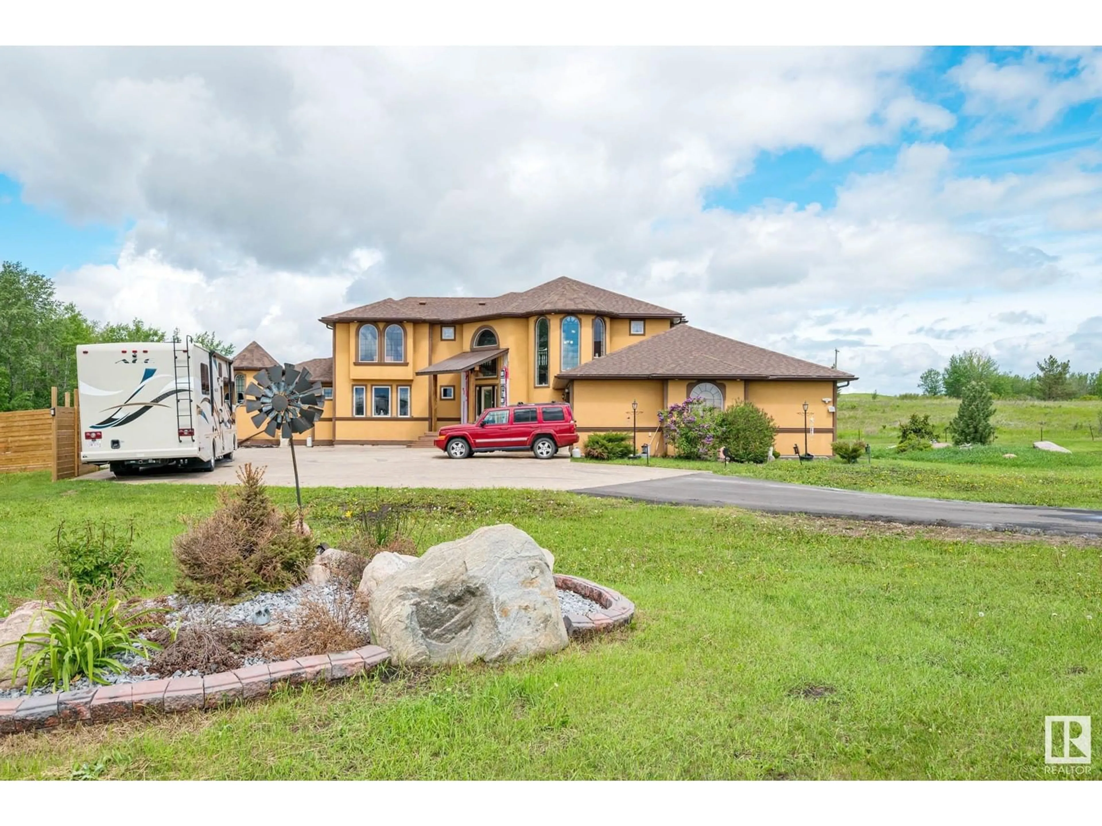 A pic from exterior of the house or condo, the street view for 4606 57 ST, Two Hills Alberta T0B4K0