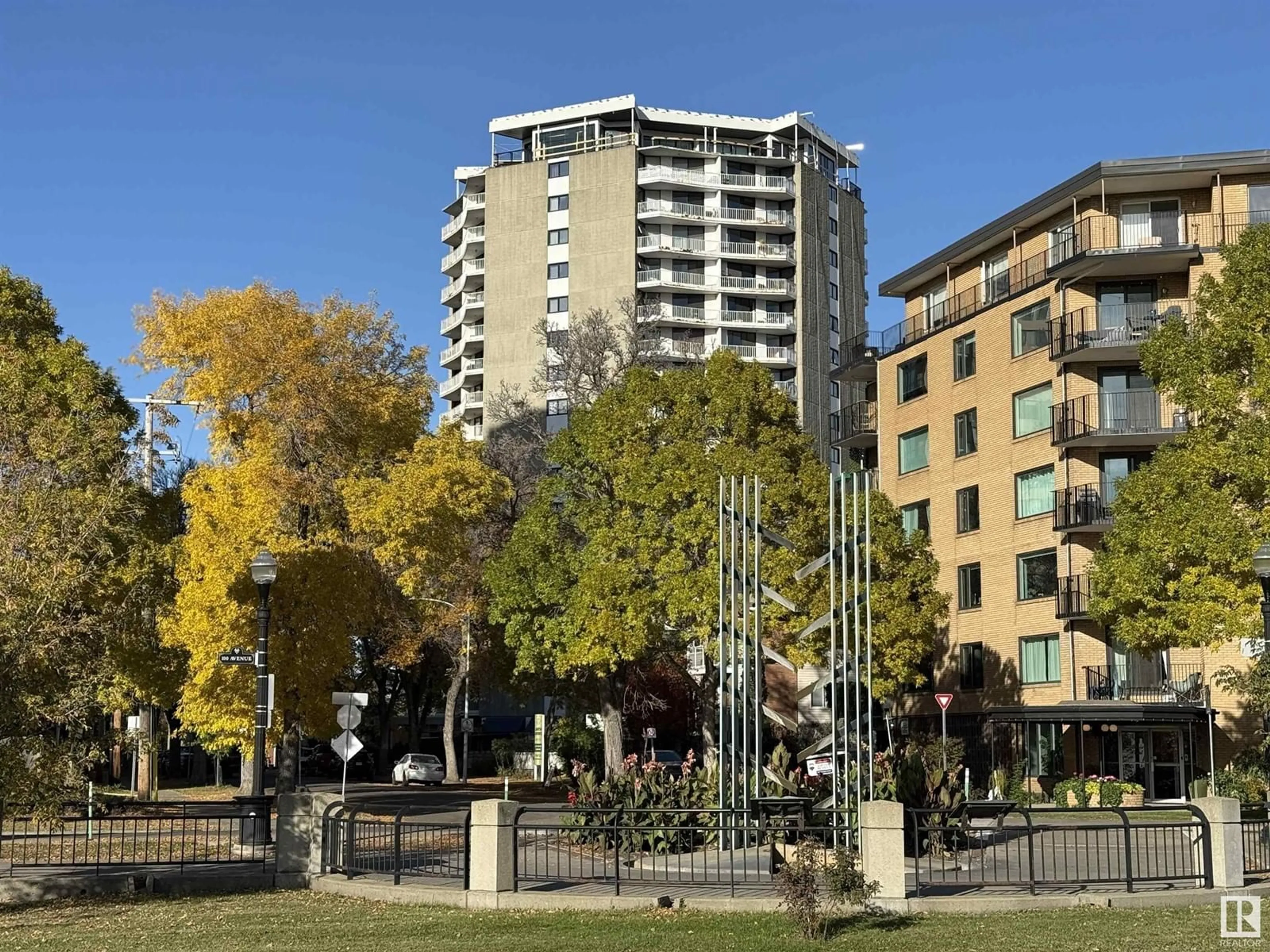 A pic from exterior of the house or condo, the front or back of building for #401 10045 117 ST NW, Edmonton Alberta T5K1W8