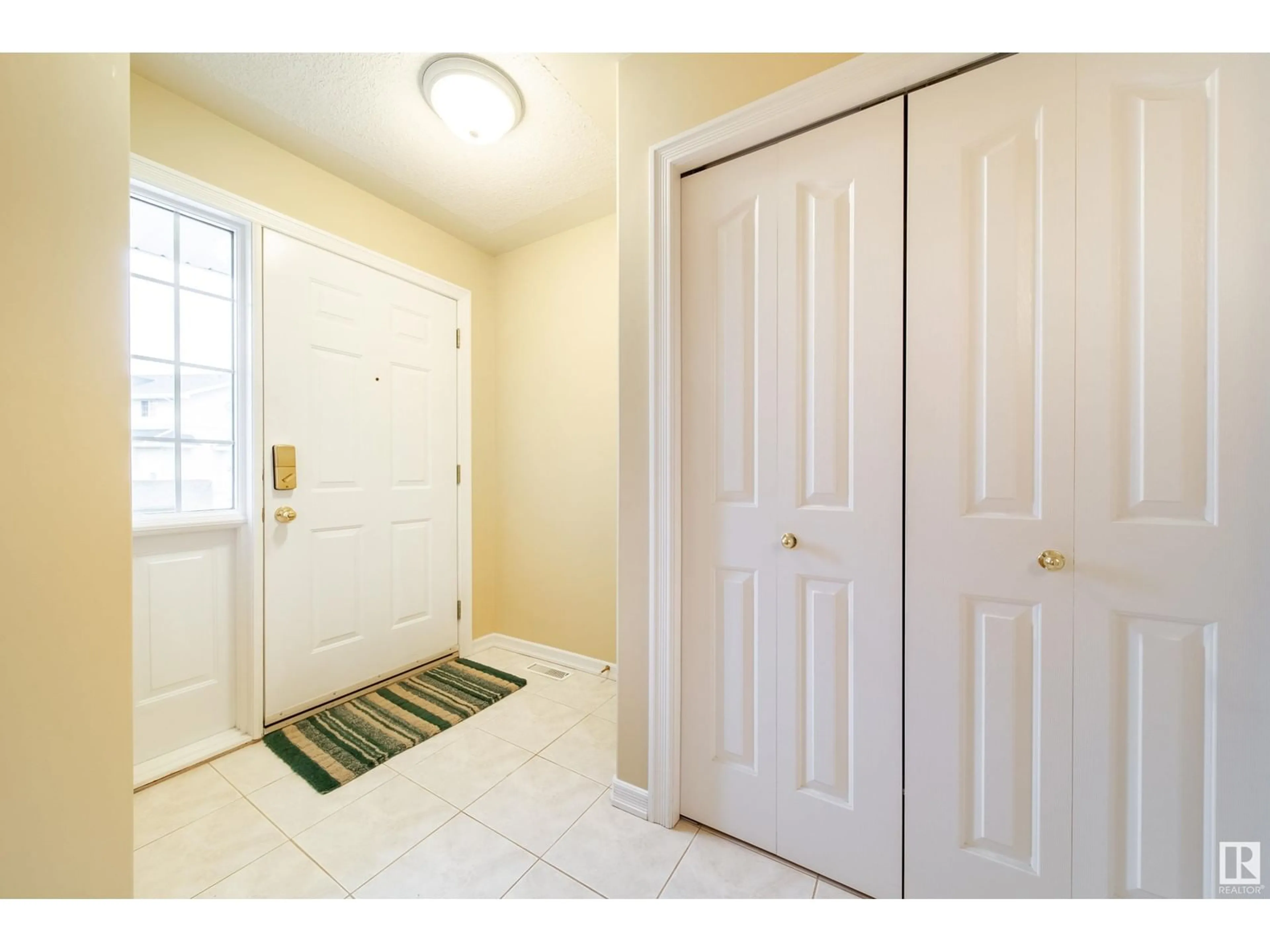 Indoor entryway, wood floors for #21 2419 133 AV NW, Edmonton Alberta T5A5A5