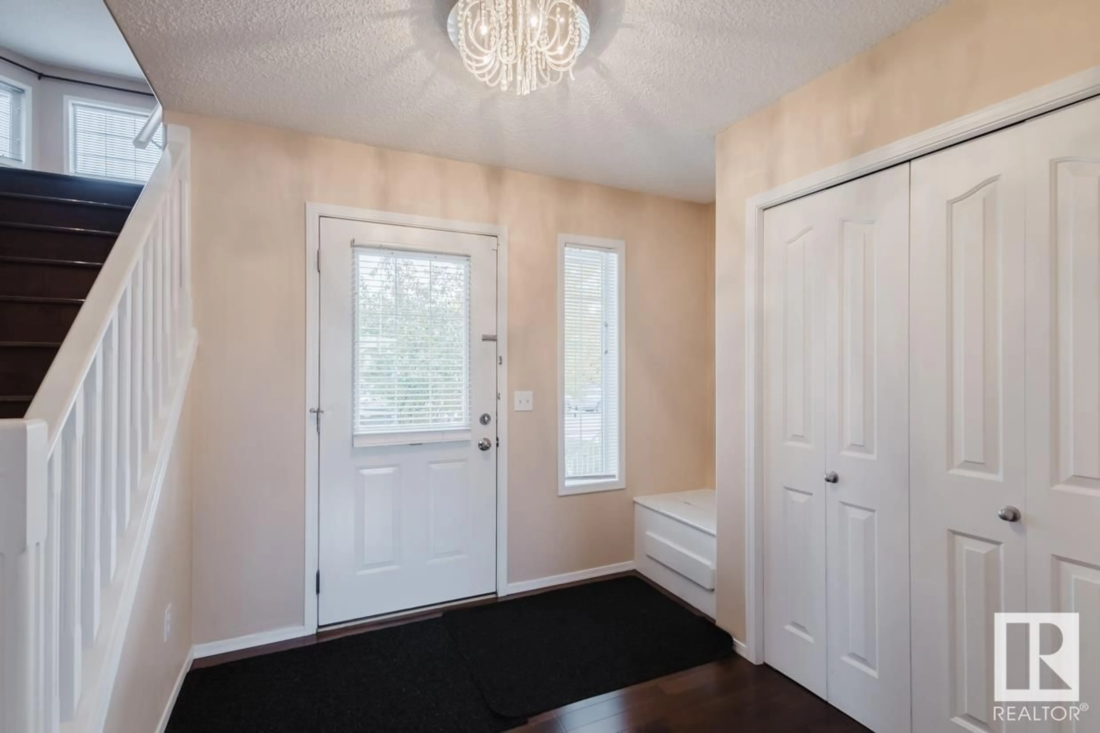 Indoor entryway, wood floors for 16208 90 ST NW, Edmonton Alberta T5Z2P3