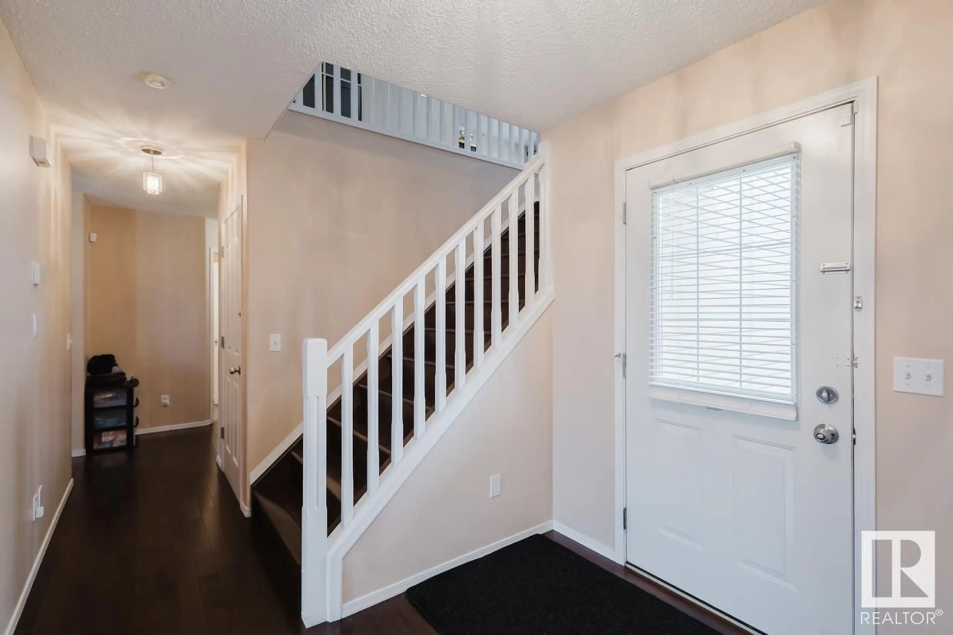 Indoor entryway, wood floors for 16208 90 ST NW, Edmonton Alberta T5Z2P3