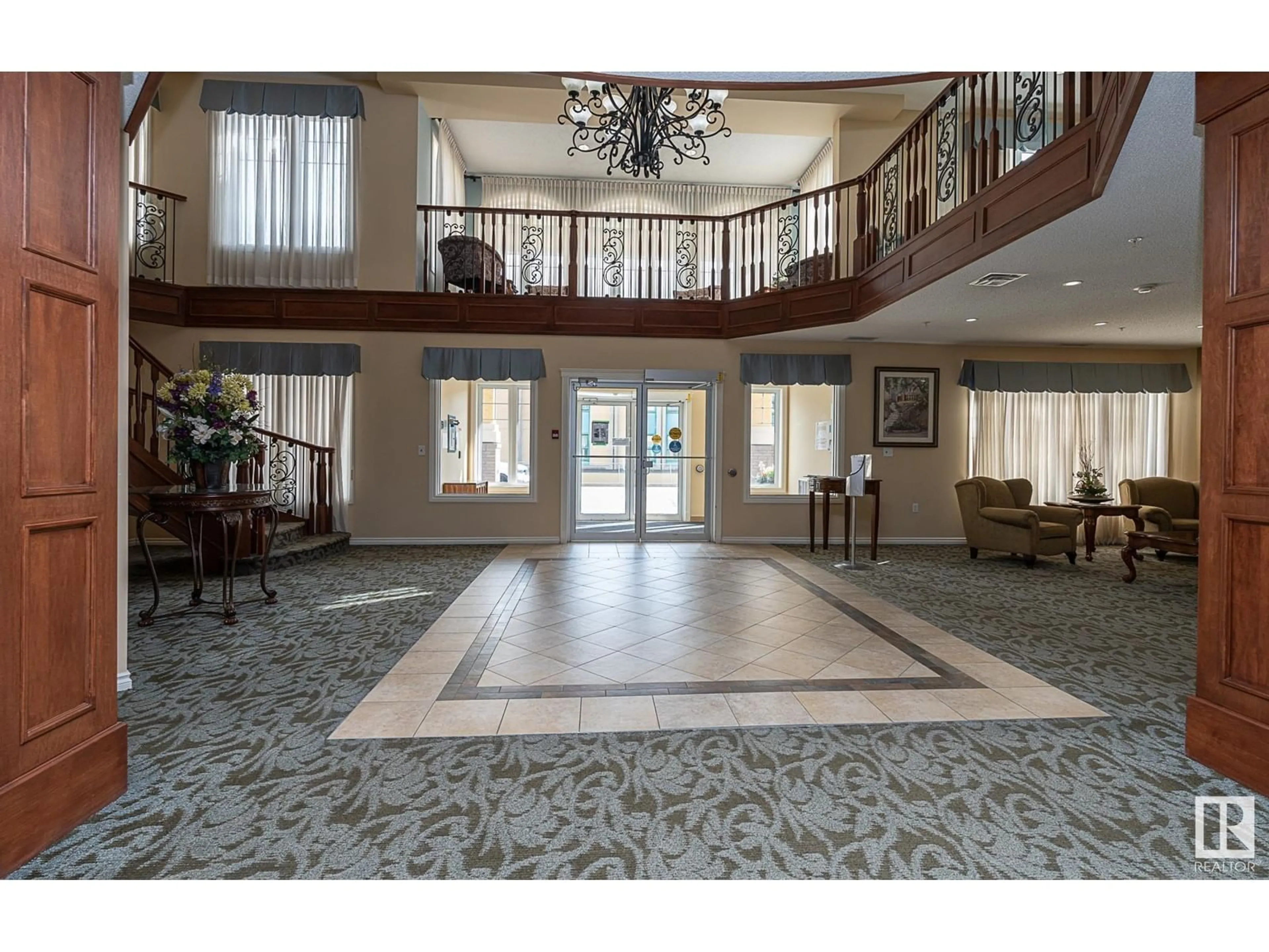 Indoor lobby, carpet floors for #404 9820 165 ST NW, Edmonton Alberta T5P0N3