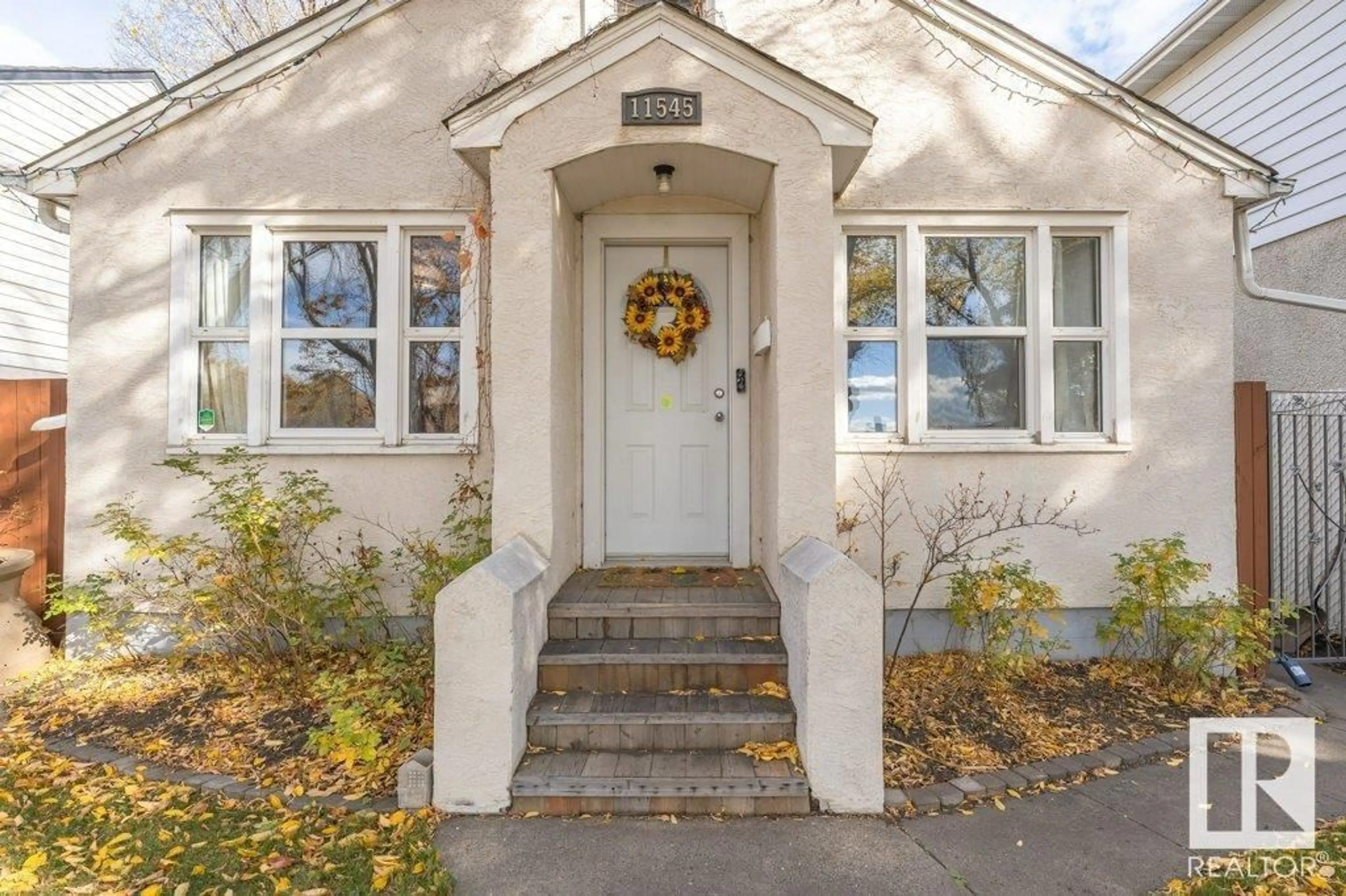 Indoor entryway for 11545 68 ST NW, Edmonton Alberta T5B1P2