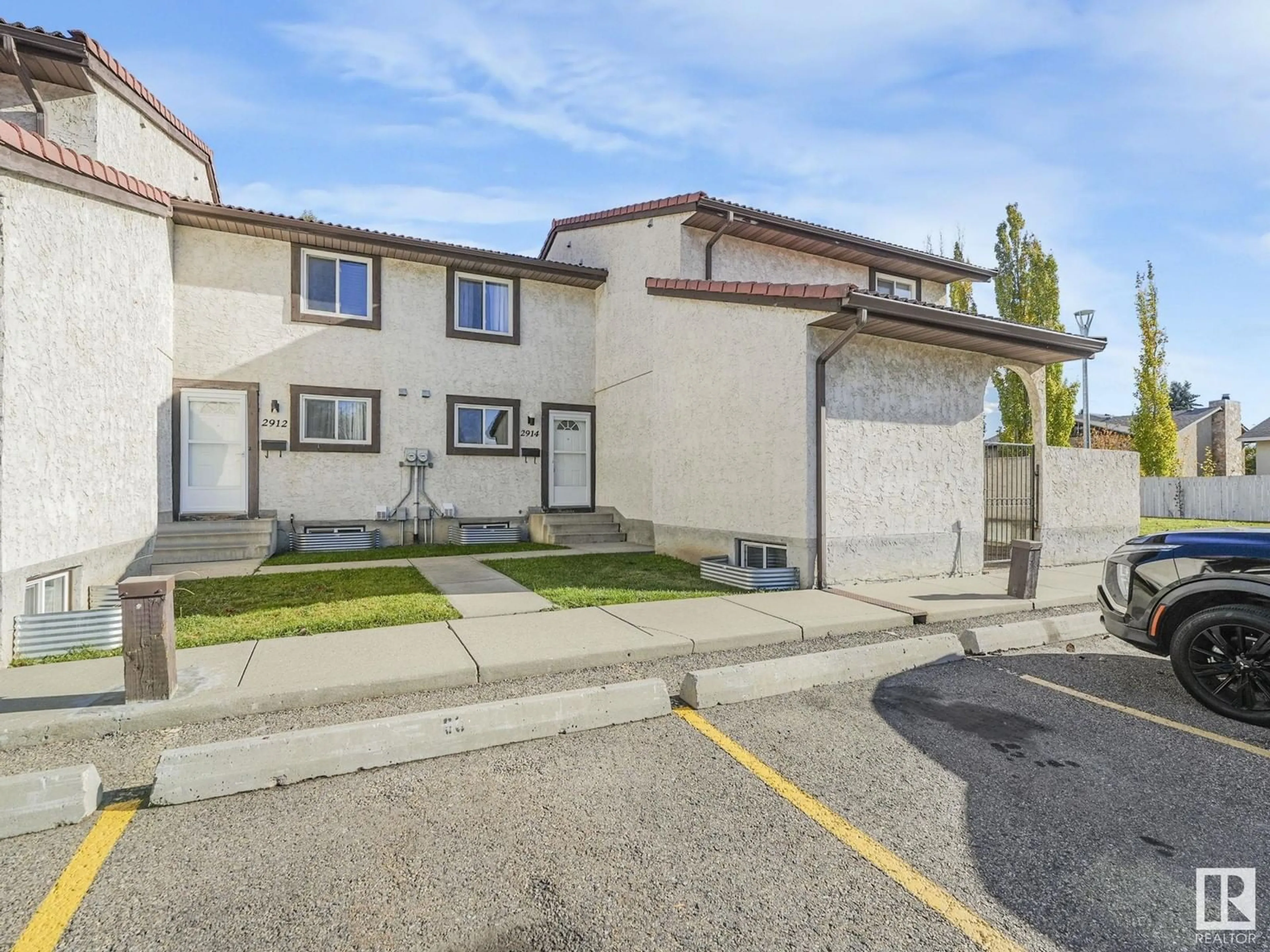 A pic from exterior of the house or condo, the street view for 2914 36 ST NW, Edmonton Alberta T6L5H4