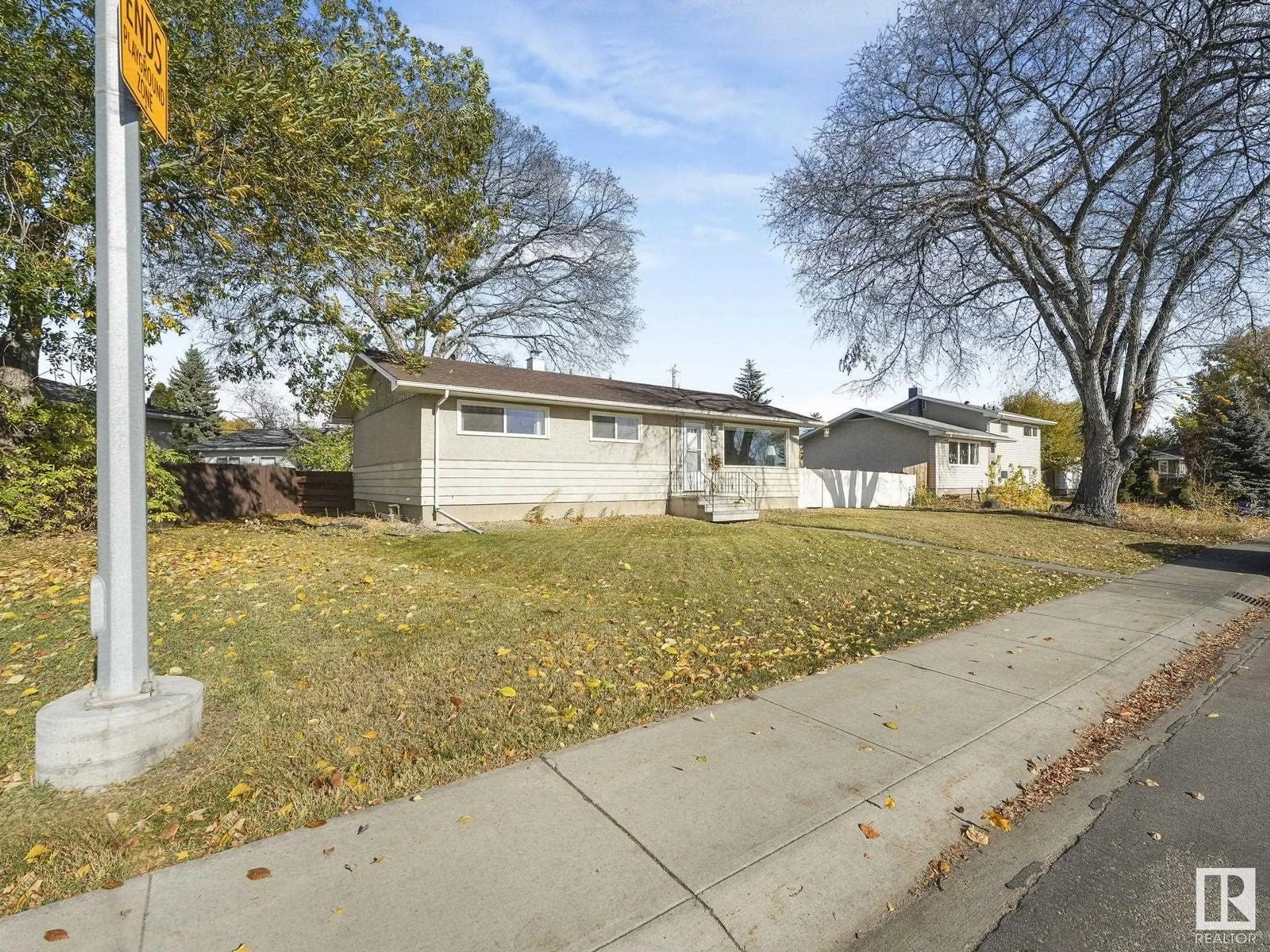 Frontside or backside of a home, the street view for 16042 93 AV NW, Edmonton Alberta T5R5H8