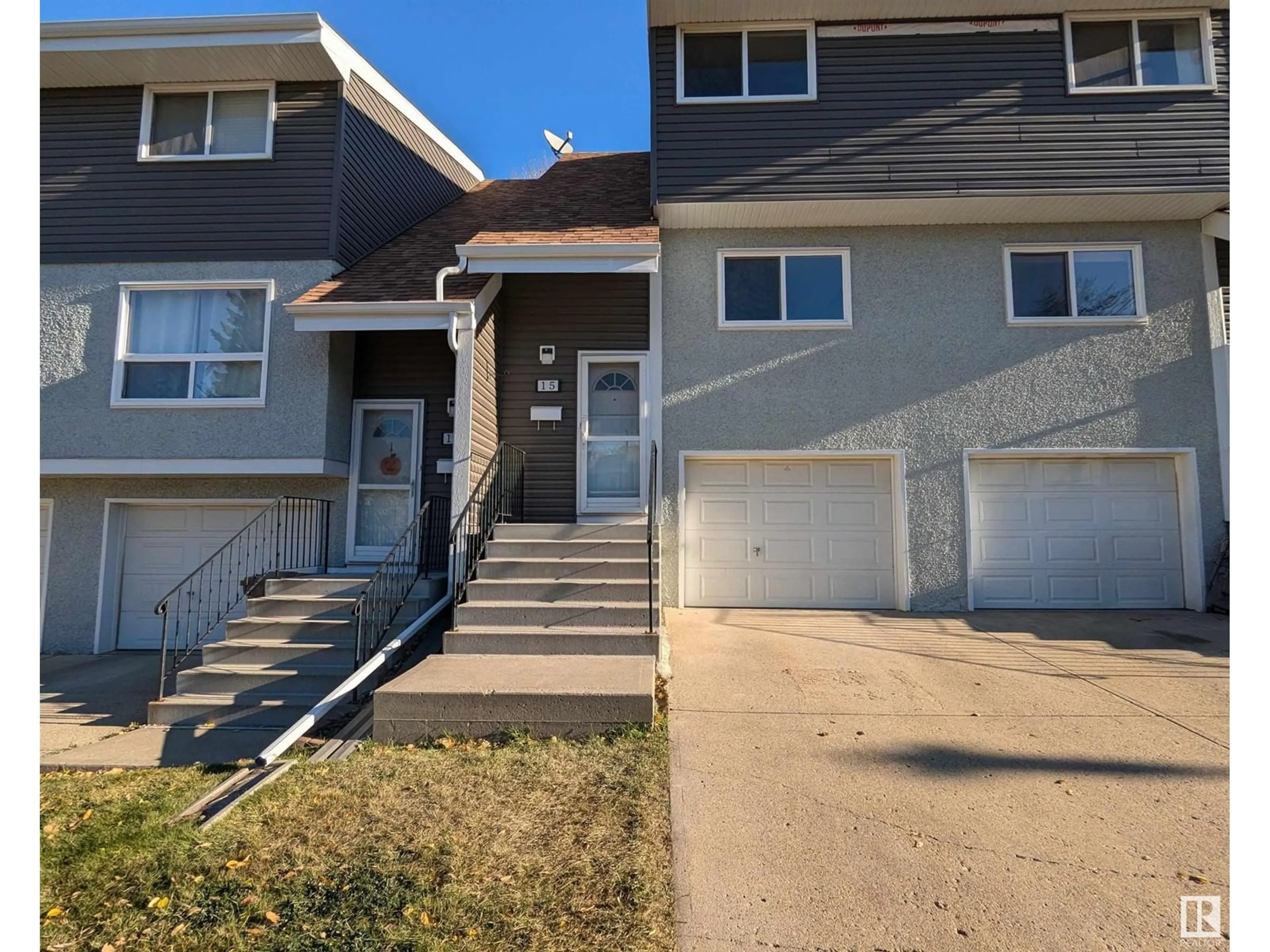 A pic from exterior of the house or condo, the street view for 15 GRANDIN WO, St. Albert Alberta T8N2Y4