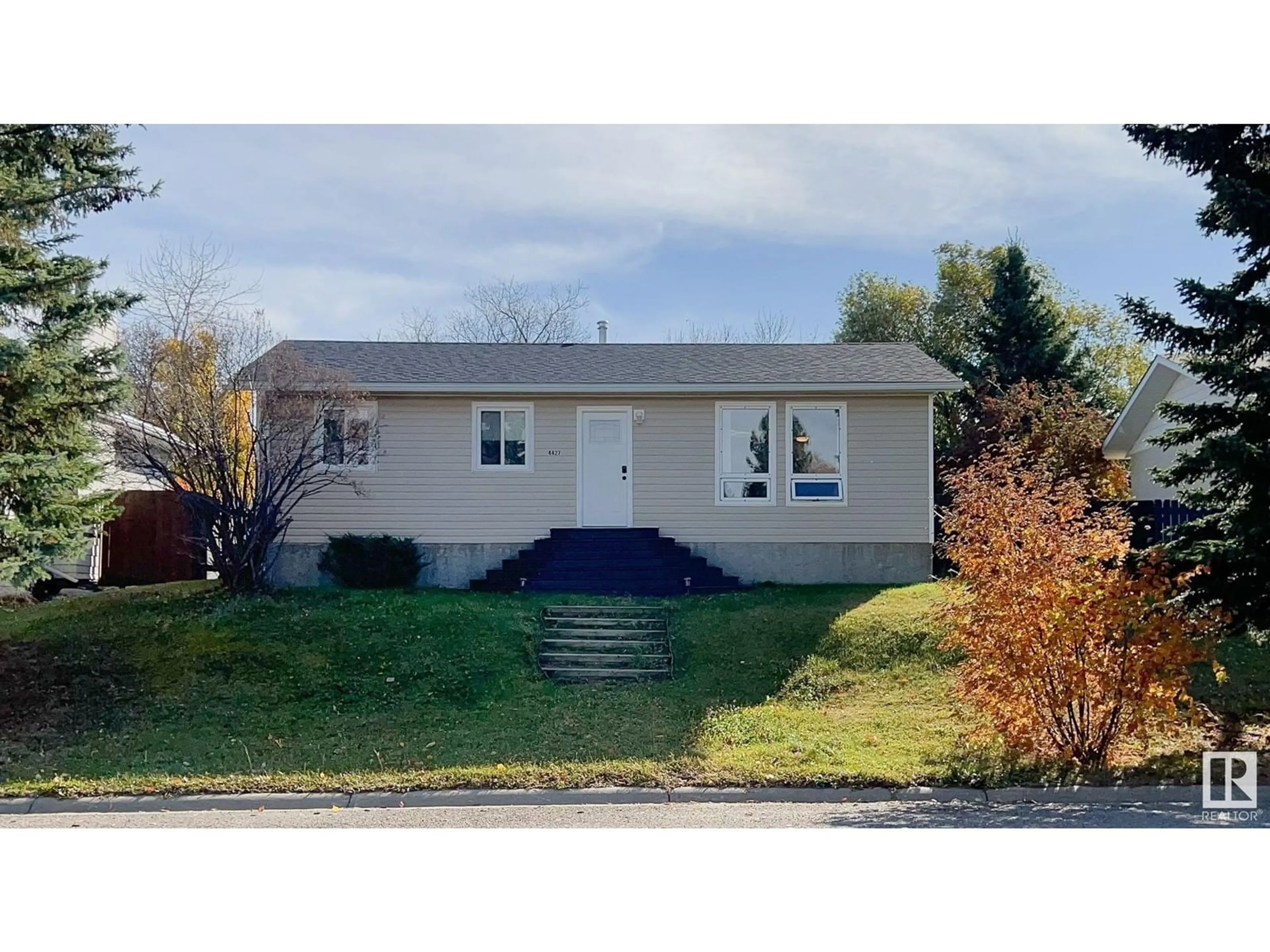 Frontside or backside of a home, cottage for 4427 48 AV, Onoway Alberta T0E1V0