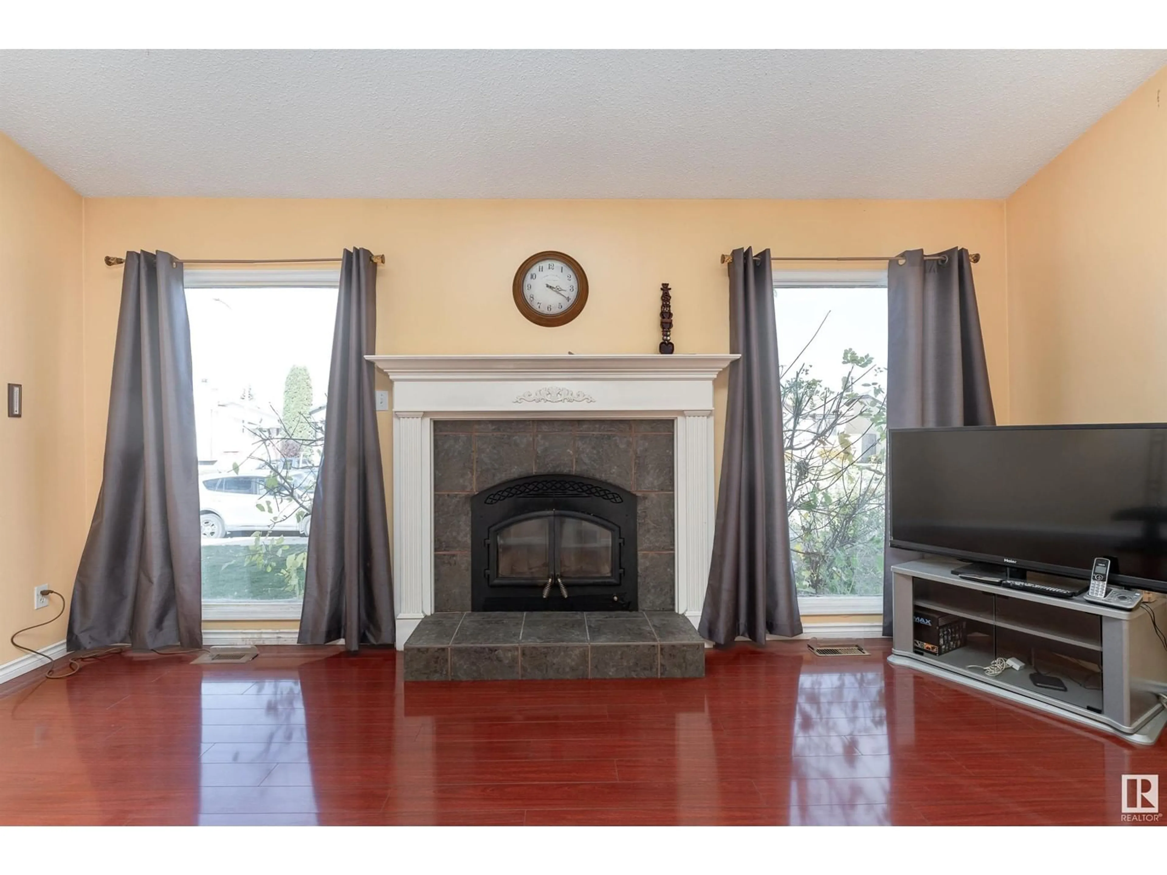 Living room, wood floors for 4346 38 ST NW, Edmonton Alberta T6L4K4