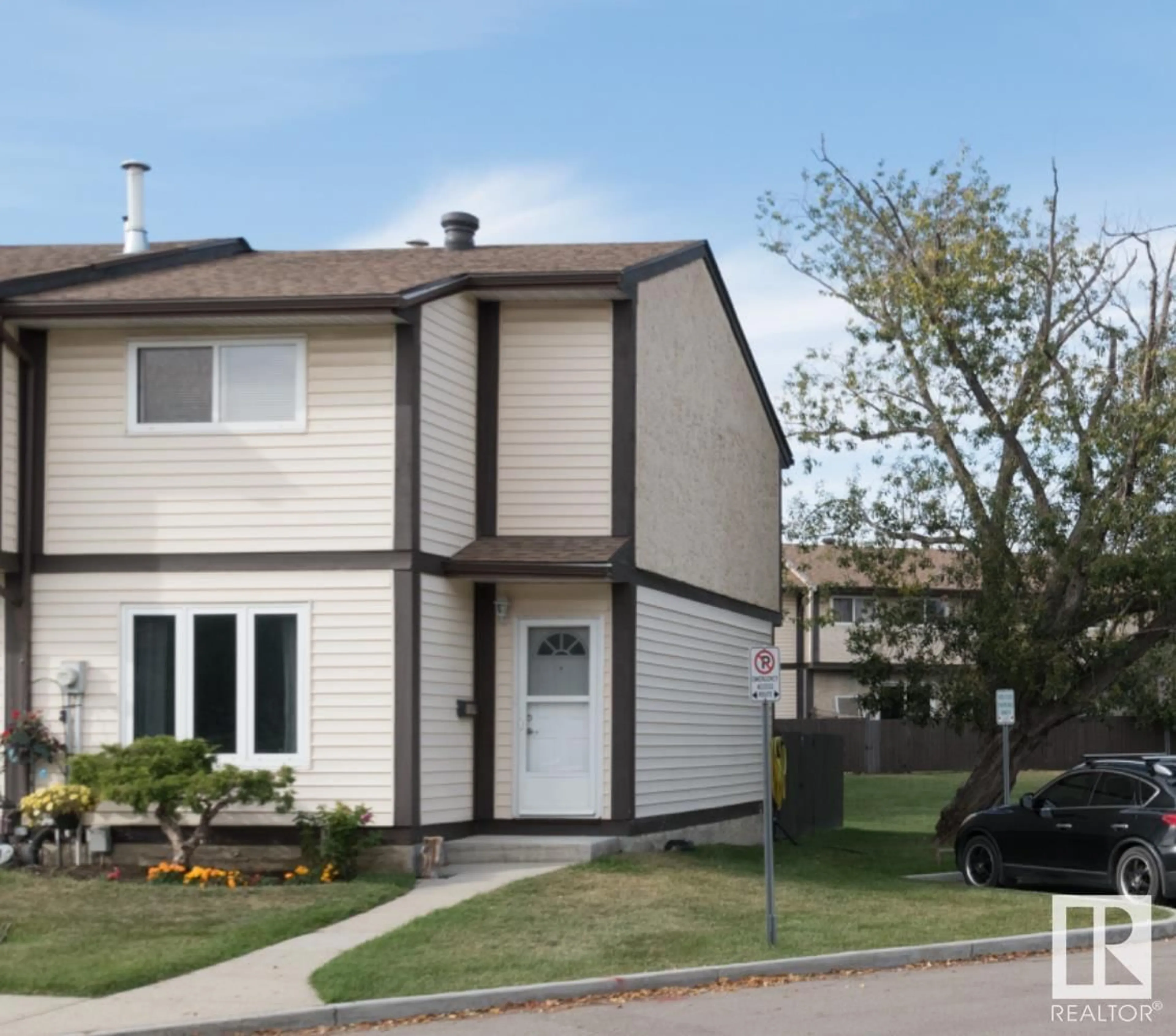 A pic from exterior of the house or condo, cottage for 18060 93 AV NW, Edmonton Alberta T5T1Y1