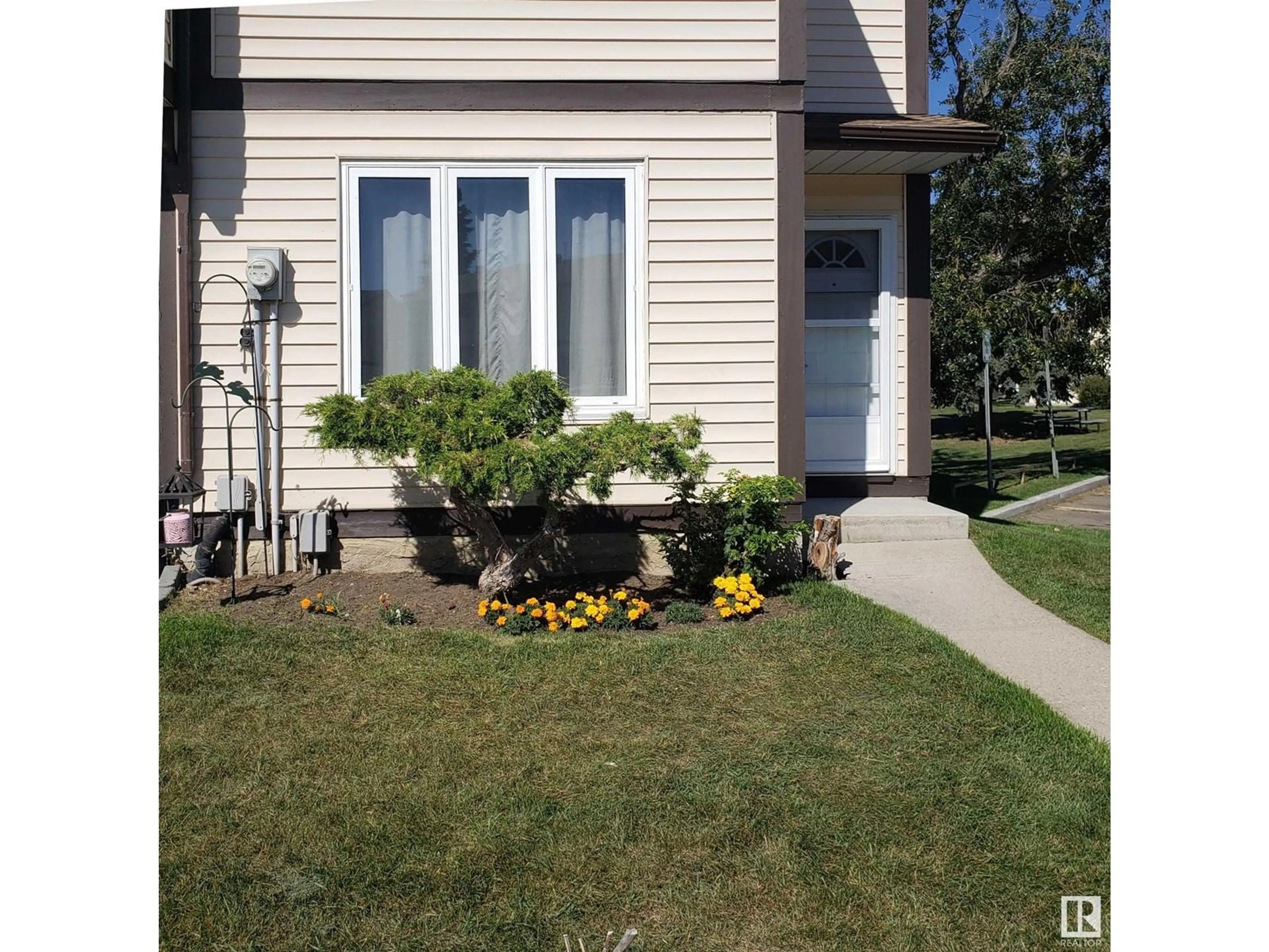 A pic from exterior of the house or condo, cottage for 18060 93 AV NW, Edmonton Alberta T5T1Y1