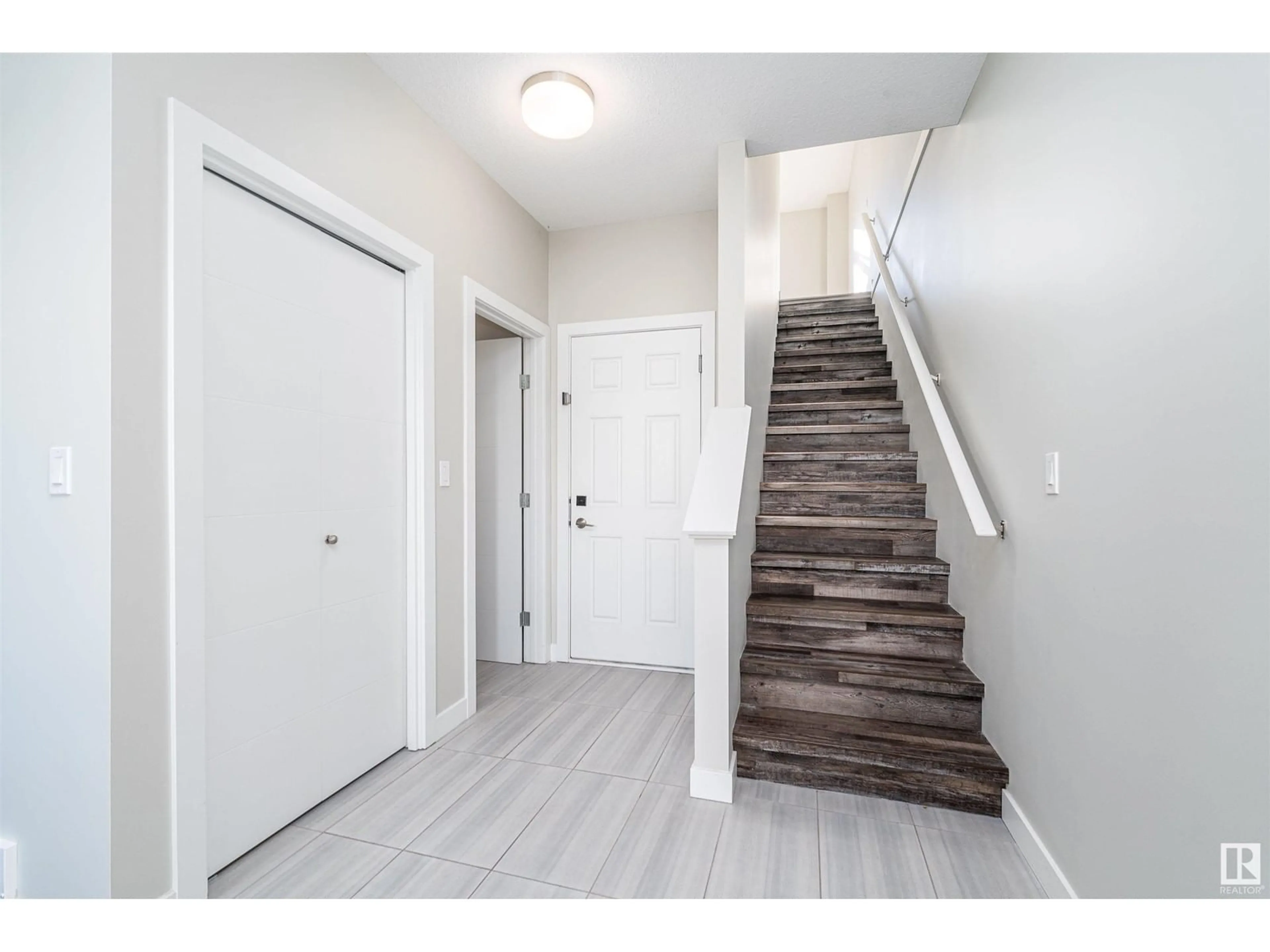 Indoor entryway, wood floors for #38 2560 Pegasus BV NW NW, Edmonton Alberta T5E6V4