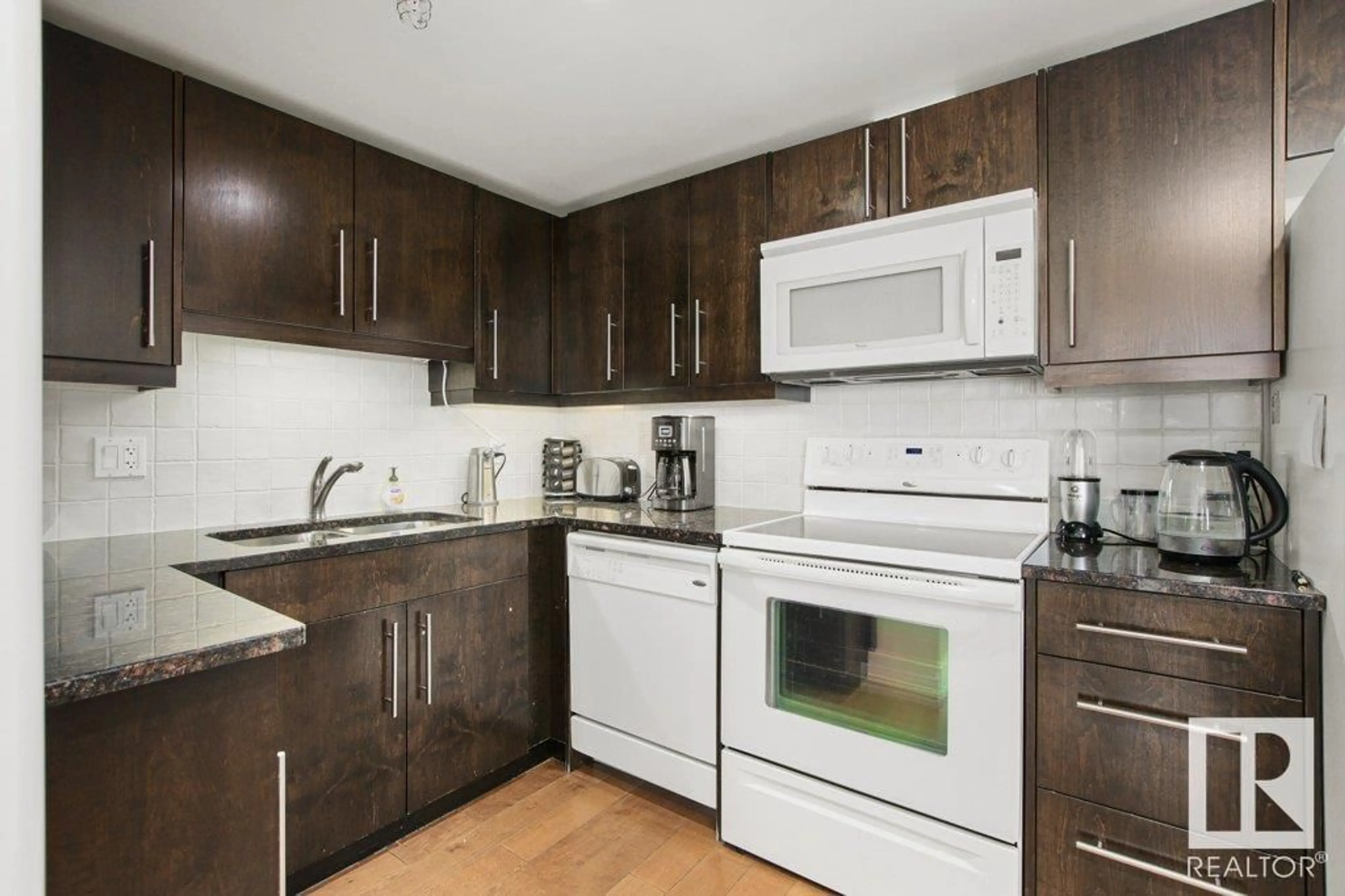 Standard kitchen for #710 6608 28 AV NW, Edmonton Alberta T6K2R1