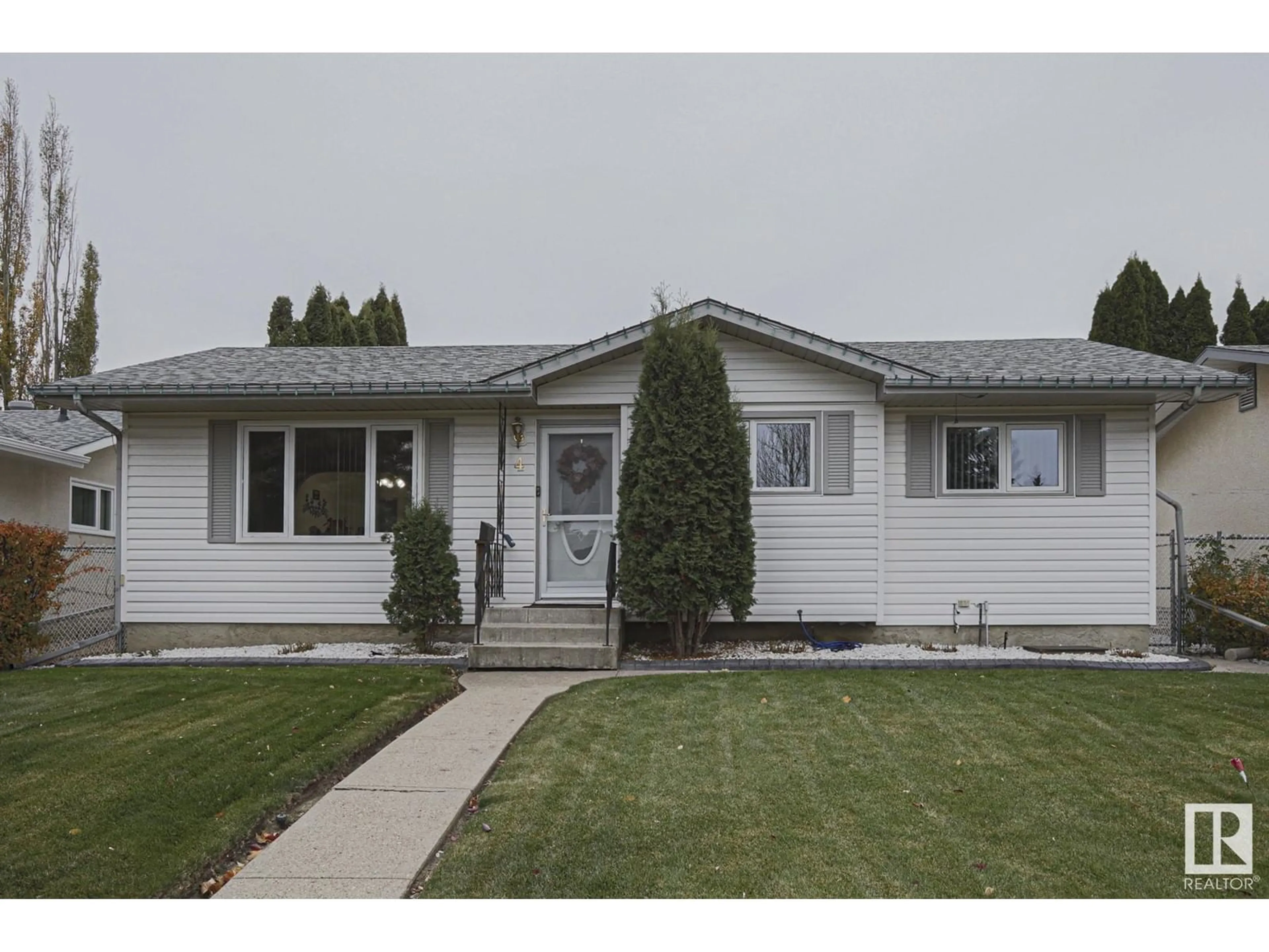 Frontside or backside of a home, the street view for 4 LINTHORPE RD, Spruce Grove Alberta T7X2C2