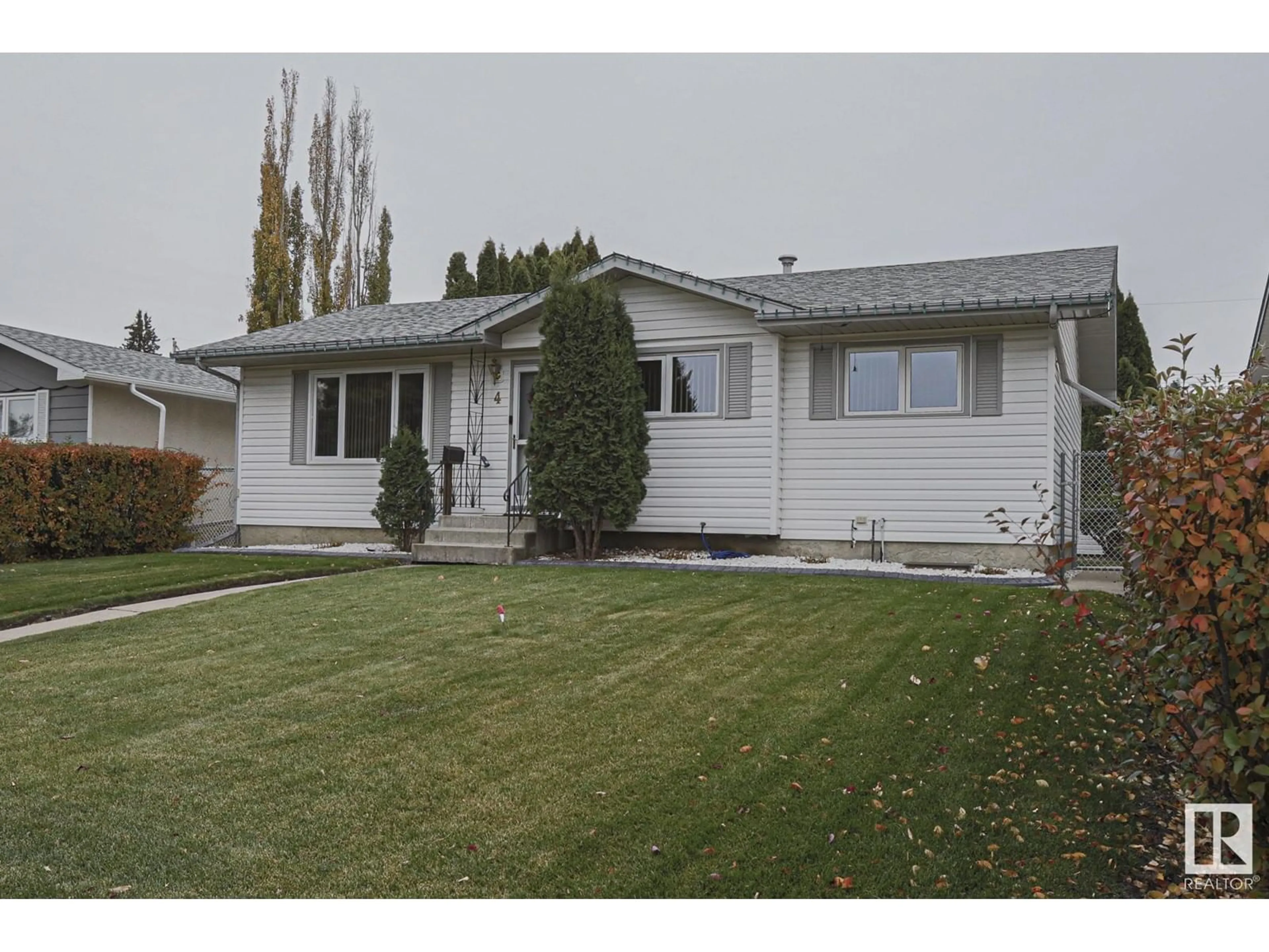 Frontside or backside of a home, the street view for 4 LINTHORPE RD, Spruce Grove Alberta T7X2C2