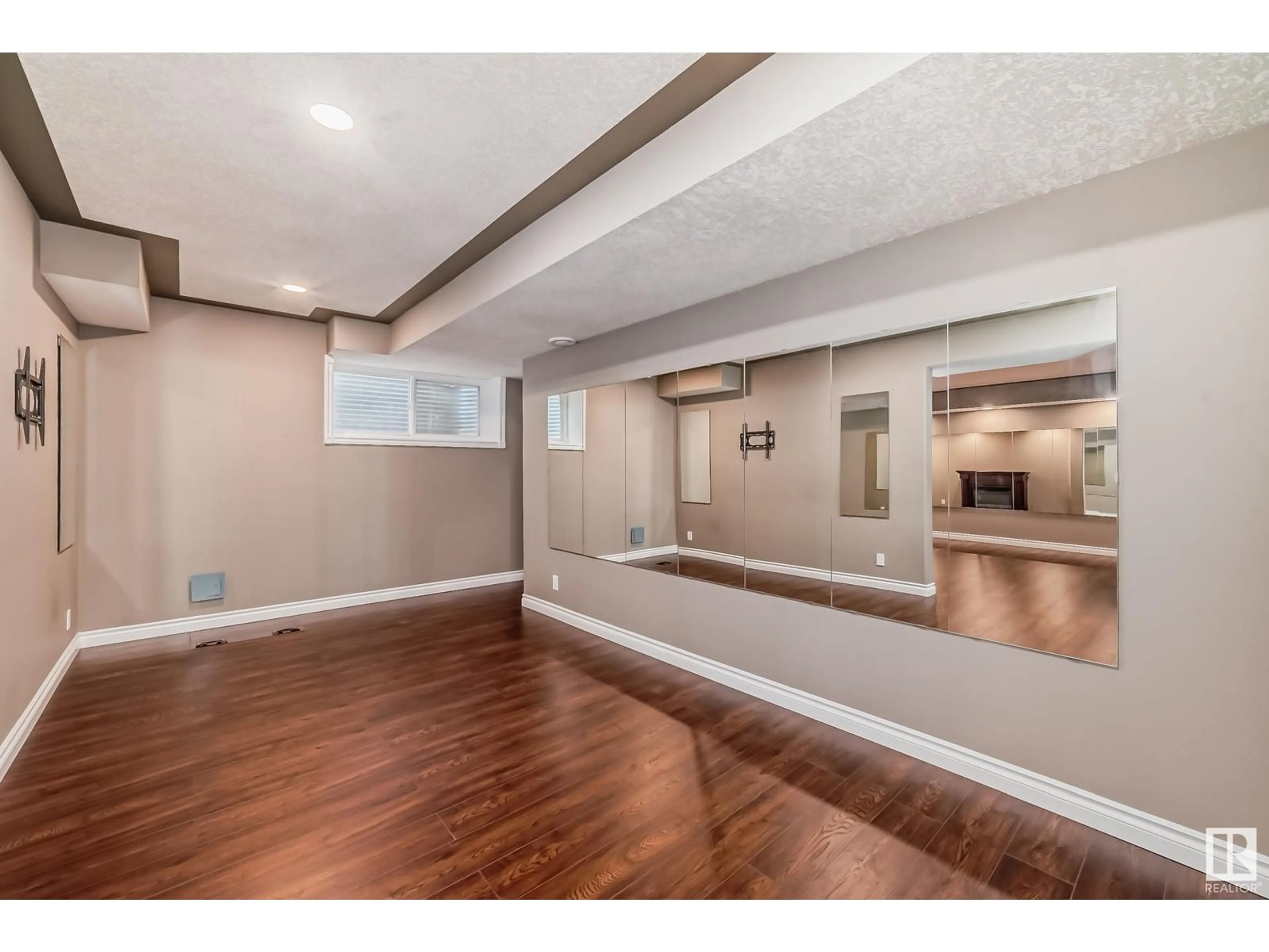 Other indoor space, wood floors for 1528 Cunningham Cape SW, Edmonton Alberta T6W0Y3