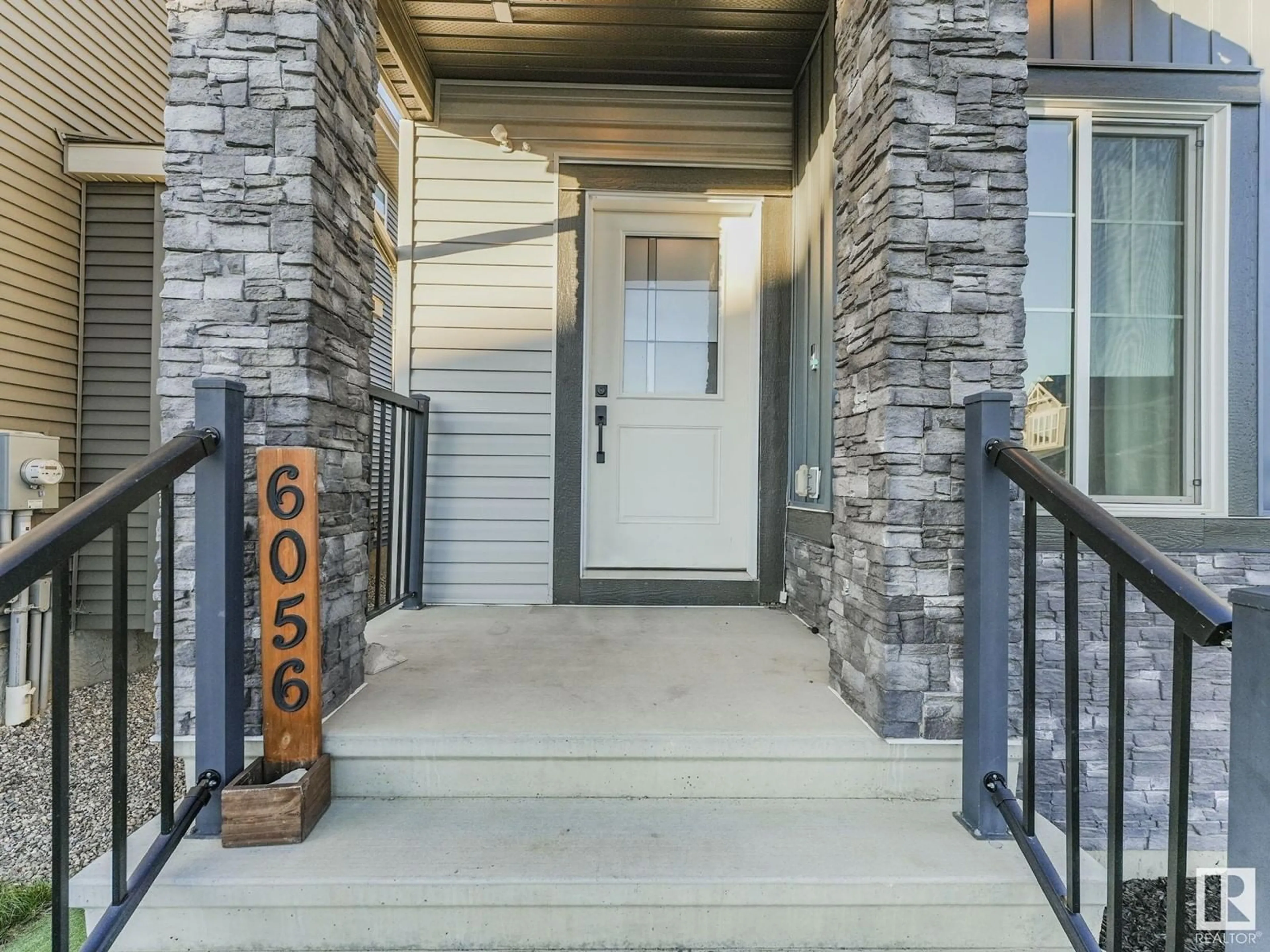 Indoor entryway, cement floor for 6056 179 AV NW, Edmonton Alberta T5Y3T2